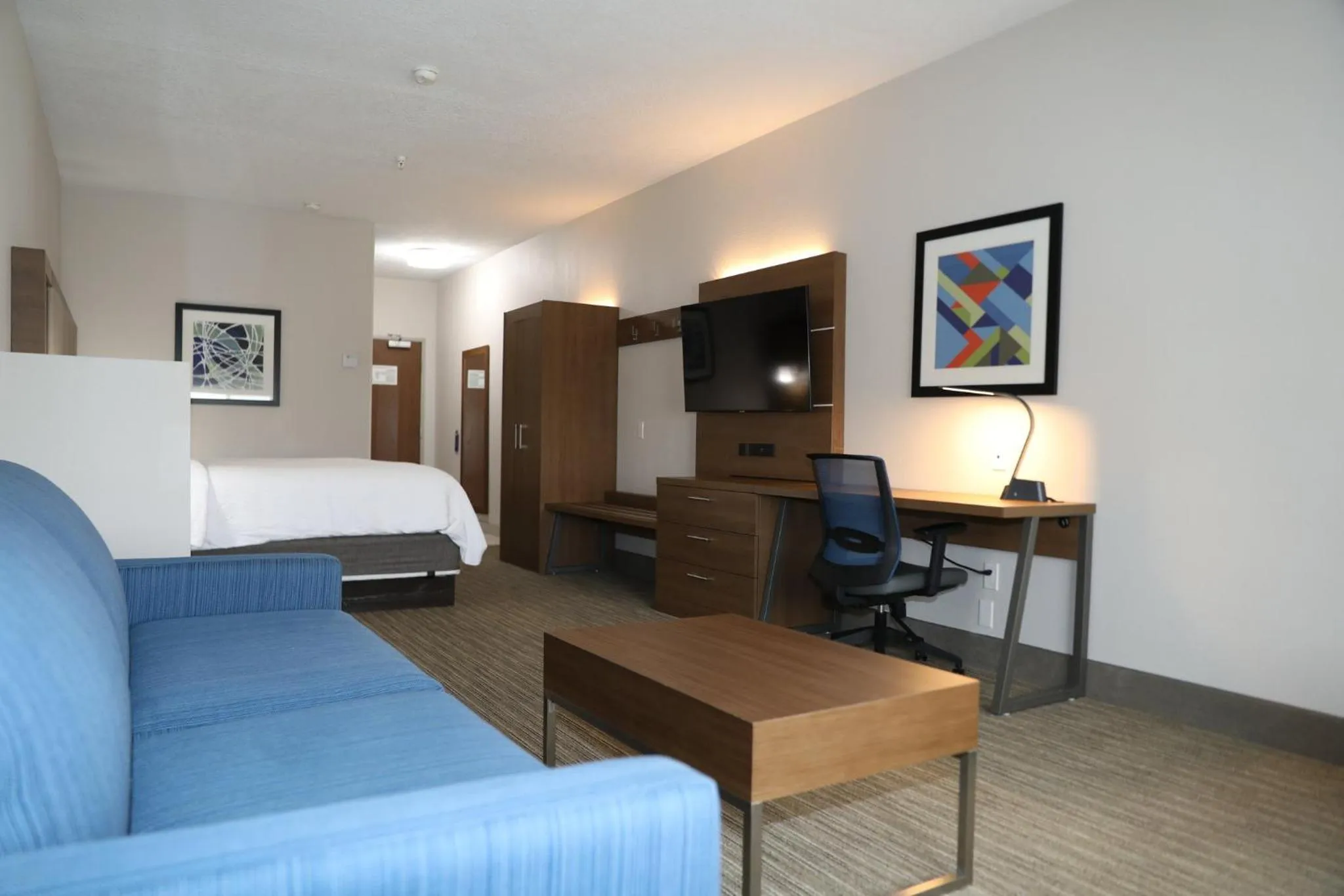 Photo of the whole room, Bed in Holiday Inn Express Hotel & Suites Albuquerque Airport by IHG