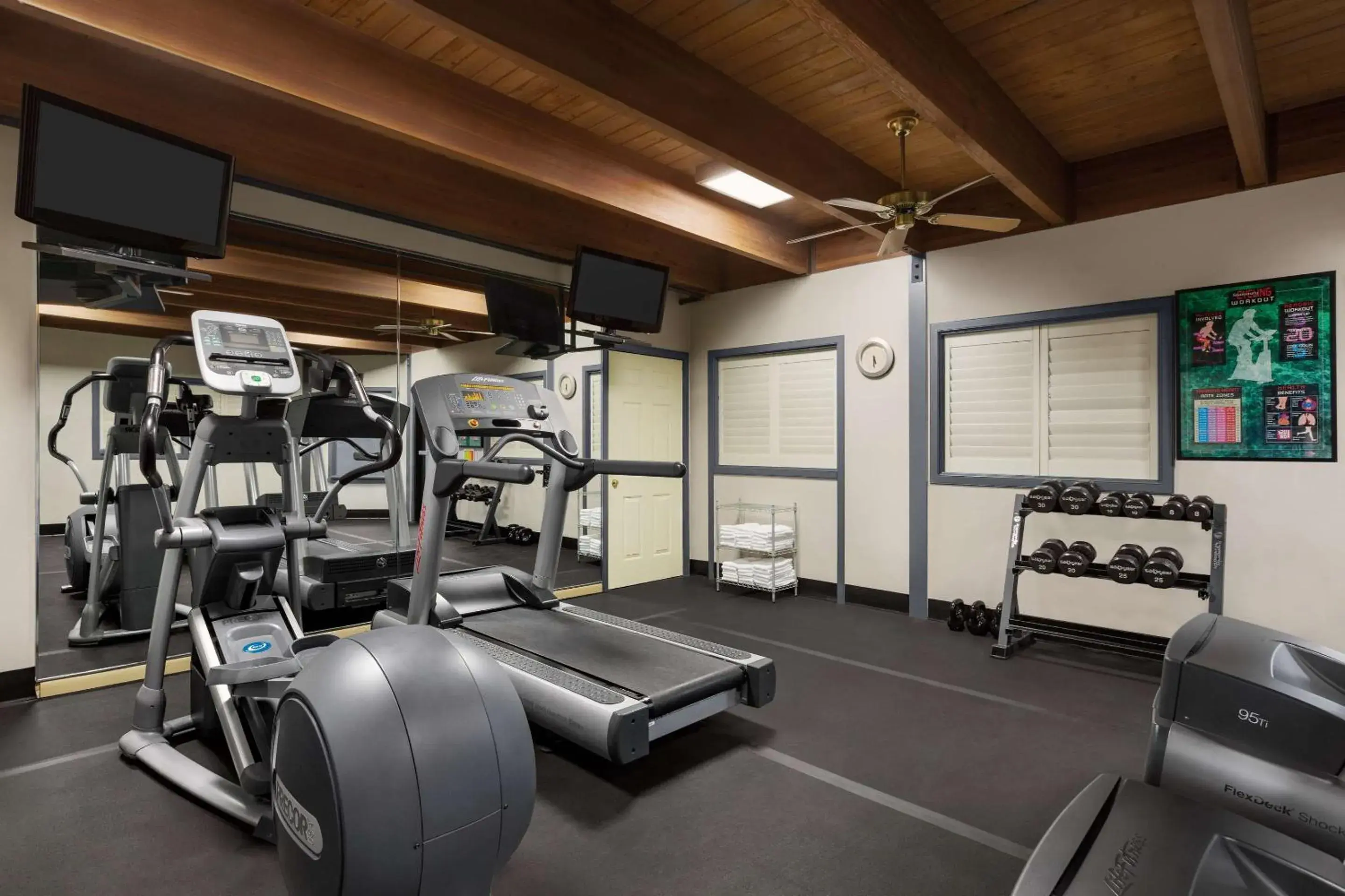 Fitness centre/facilities in Radisson Hotel Lenexa Overland Park Fitness centre/facilities in Radisson Hotel Lenexa Overland Park