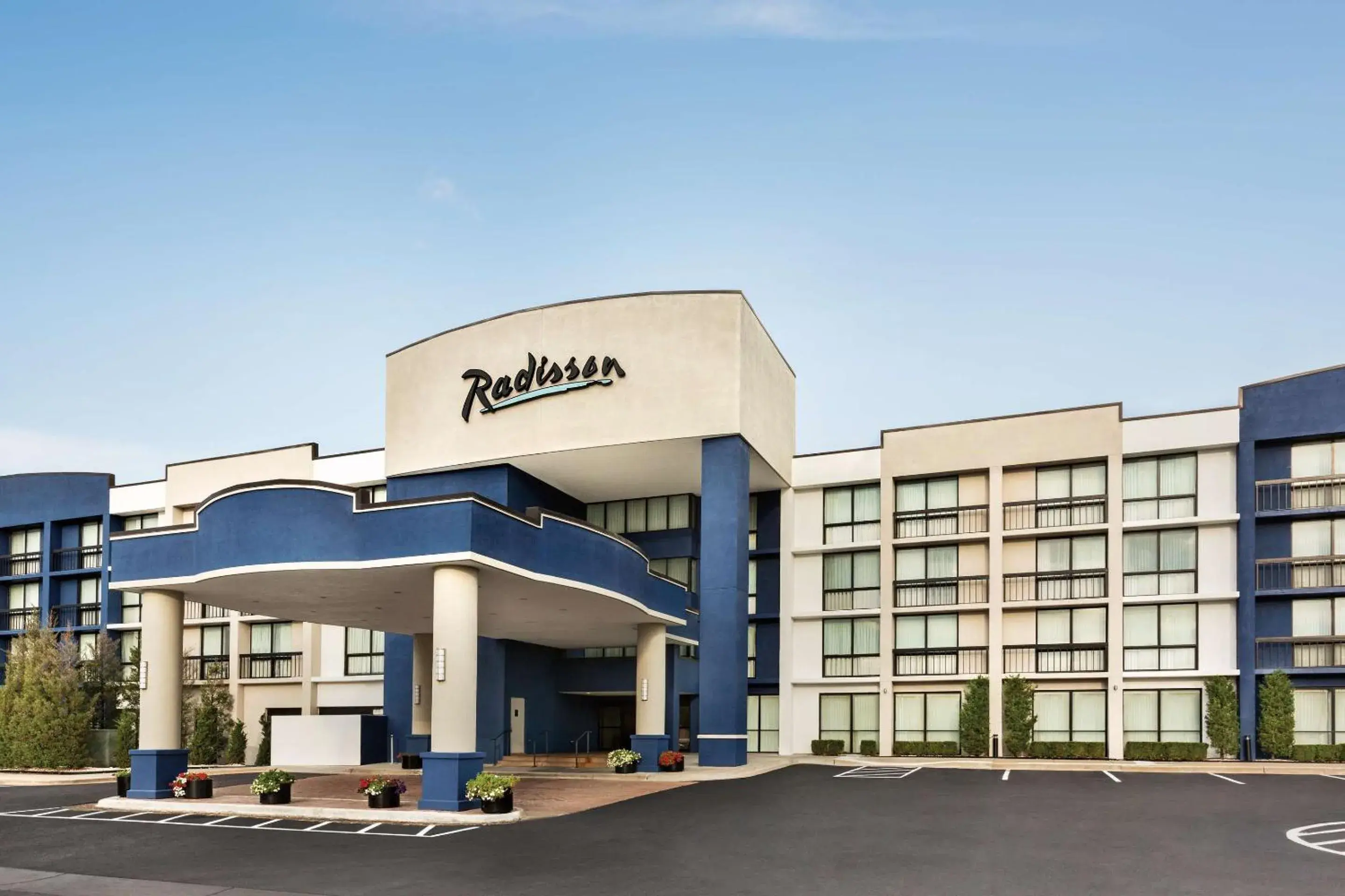 Property building in Radisson Hotel Lenexa Overland Park Property building in Radisson Hotel Lenexa Overland Park