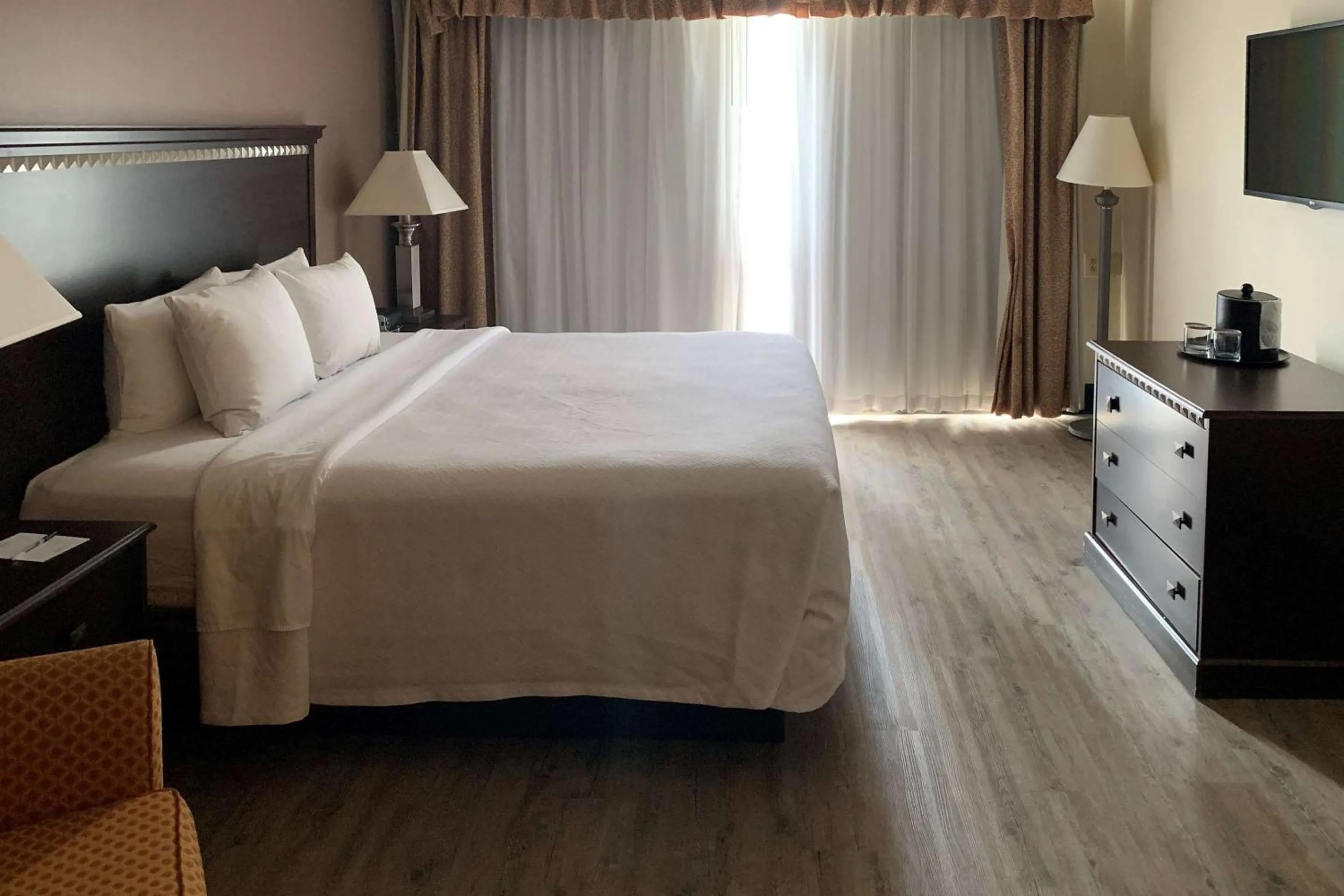 Bedroom in Radisson Hotel Lenexa Overland Park