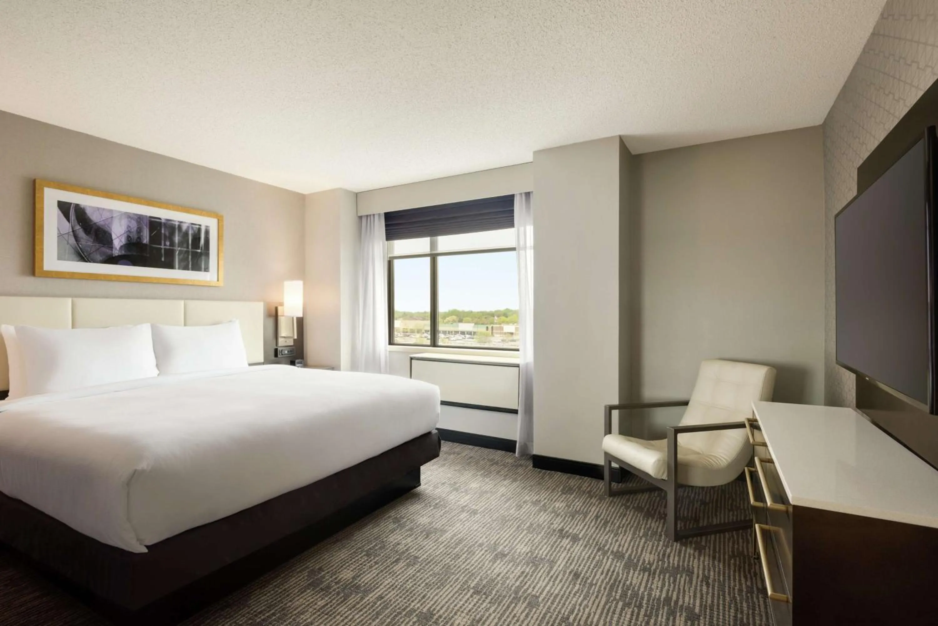 Bed in DoubleTree by Hilton St. Paul, MN