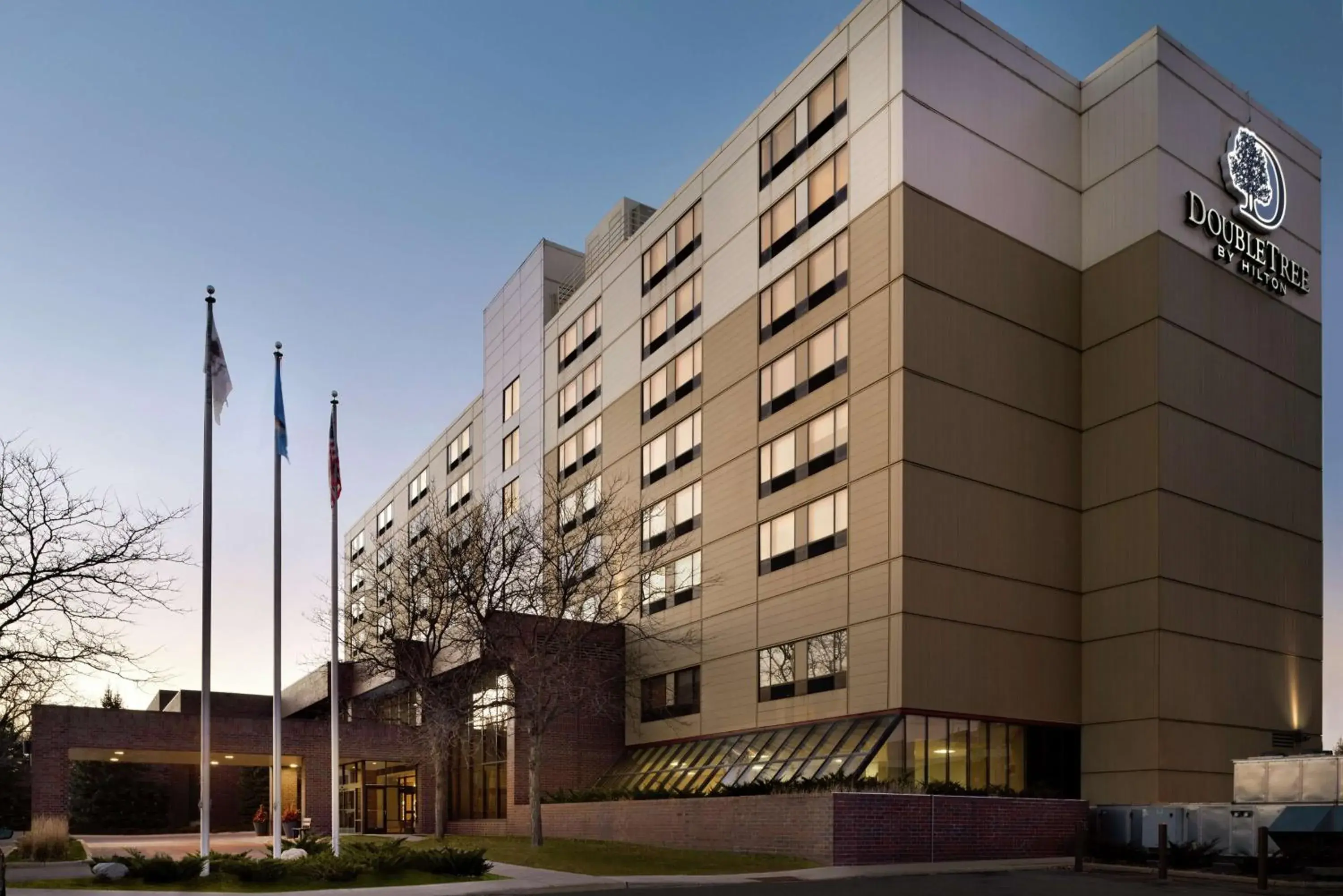 Property building in DoubleTree by Hilton St. Paul, MN Property building in DoubleTree by Hilton St. Paul, MN