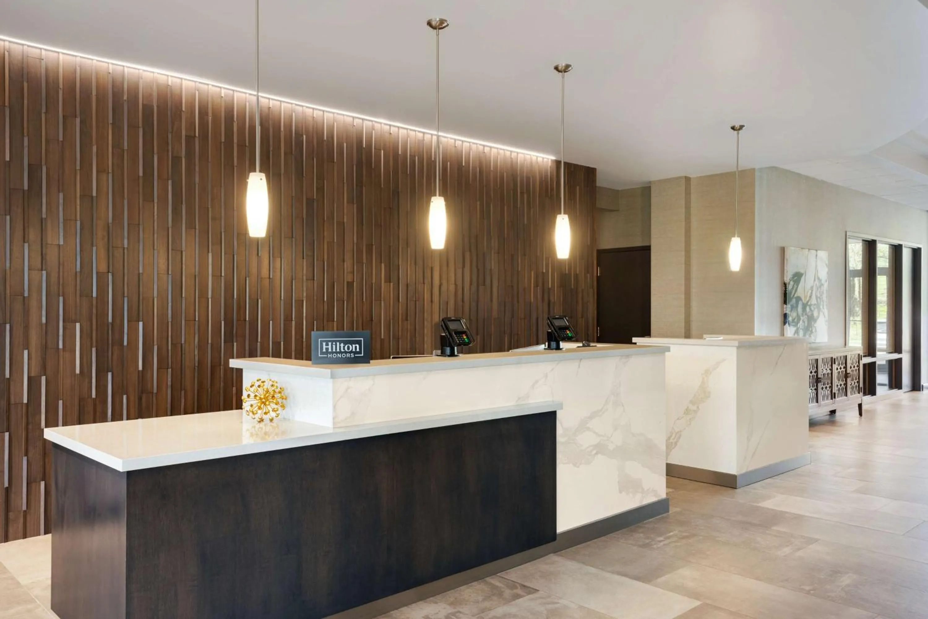 Lobby or reception in DoubleTree by Hilton St. Paul, MN