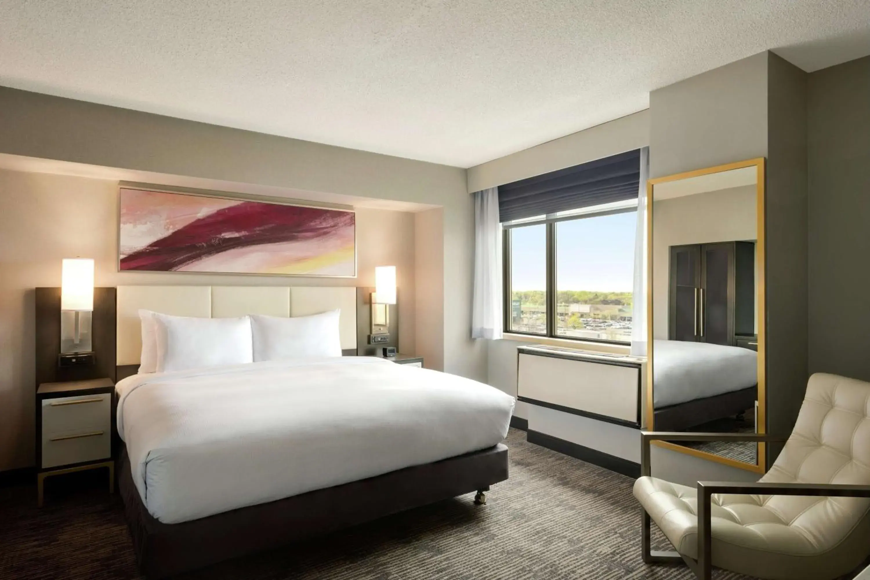 Bed in DoubleTree by Hilton St. Paul, MN Bed in DoubleTree by Hilton St. Paul, MN
