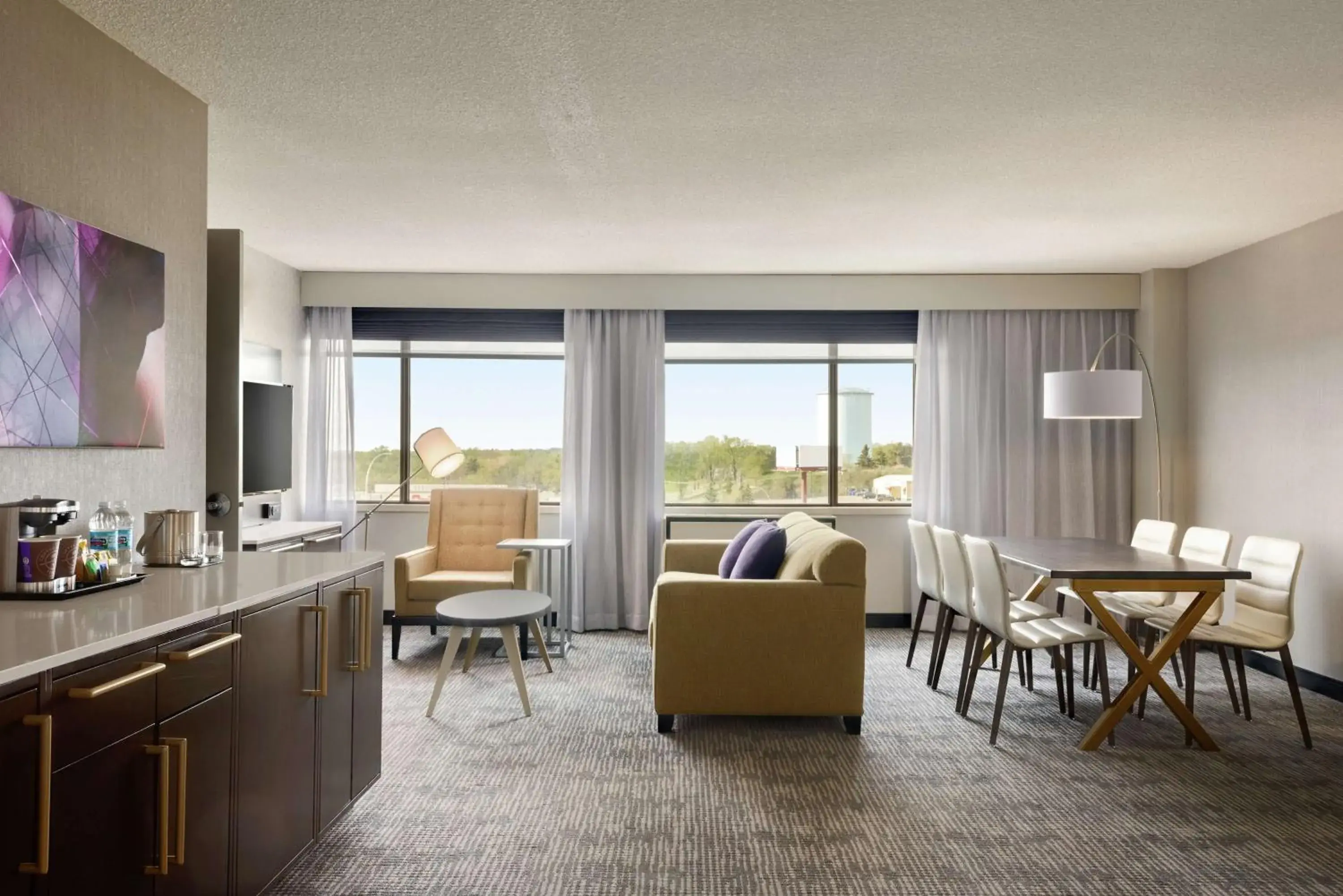 Living room in DoubleTree by Hilton St. Paul, MN Living room in DoubleTree by Hilton St. Paul, MN