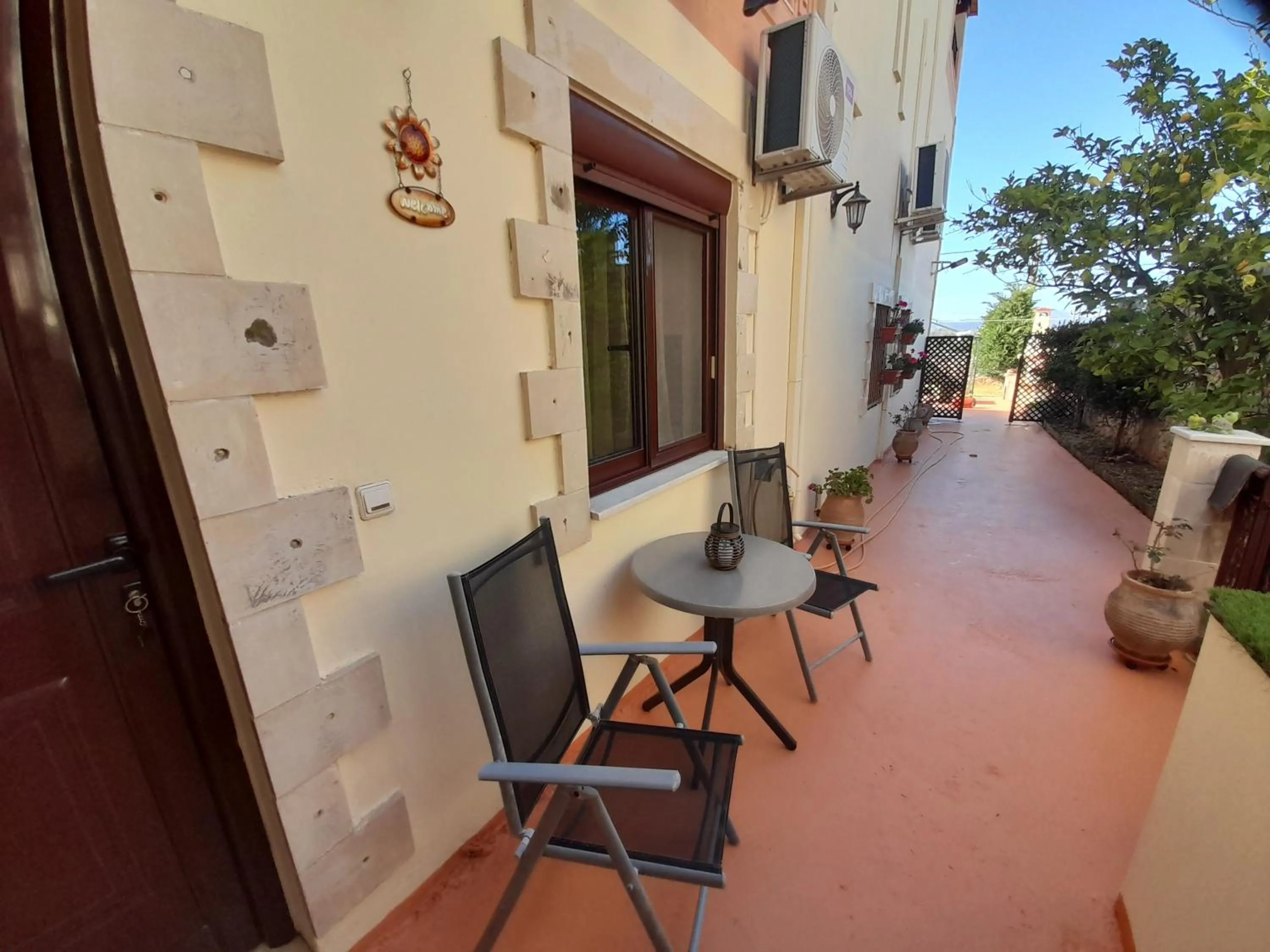 Nikos Studio