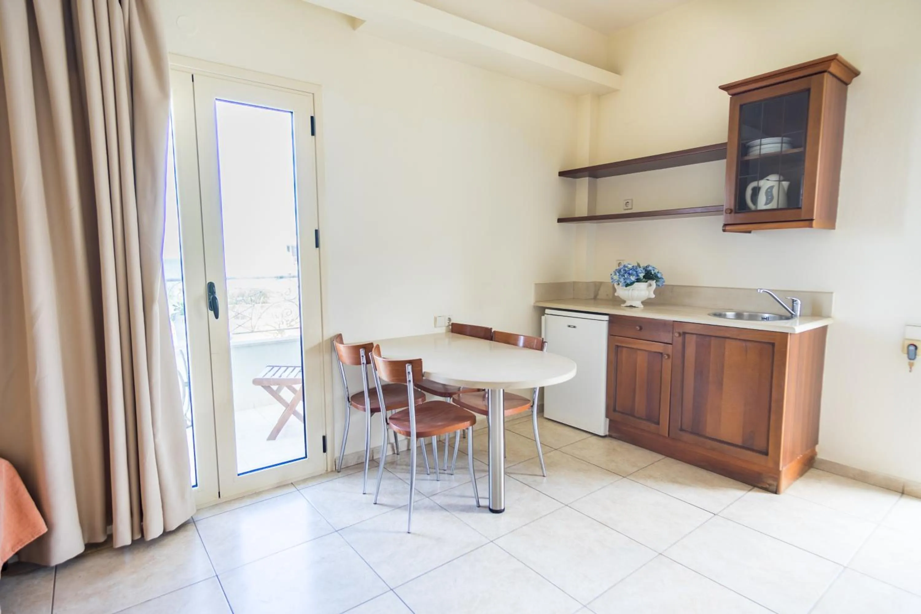 Kitchen or kitchenette in Pela Sofia