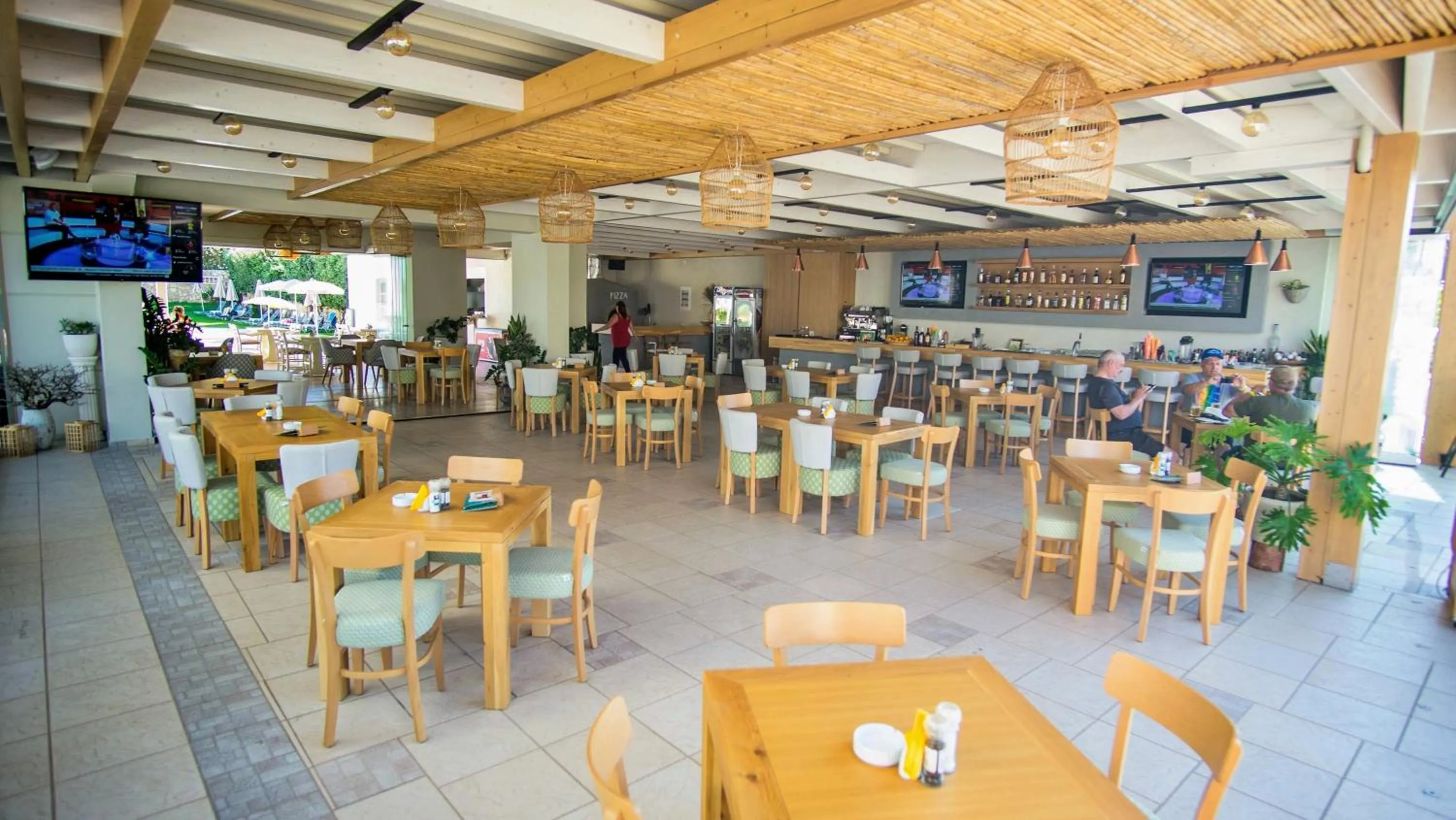 Restaurant/places to eat in Pela Sofia