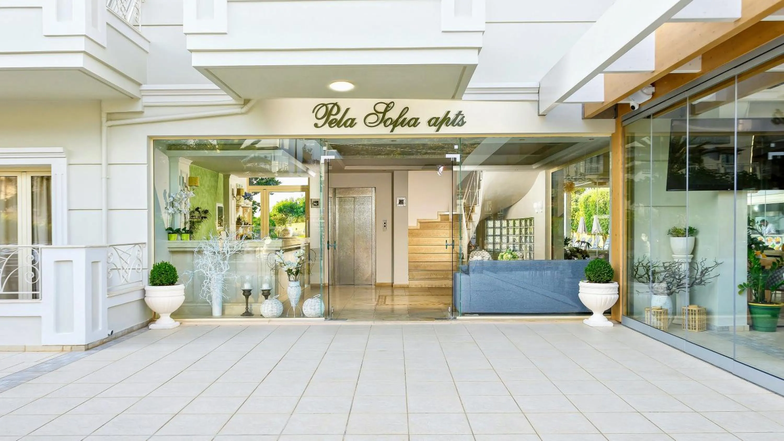 Lobby or reception in Pela Sofia