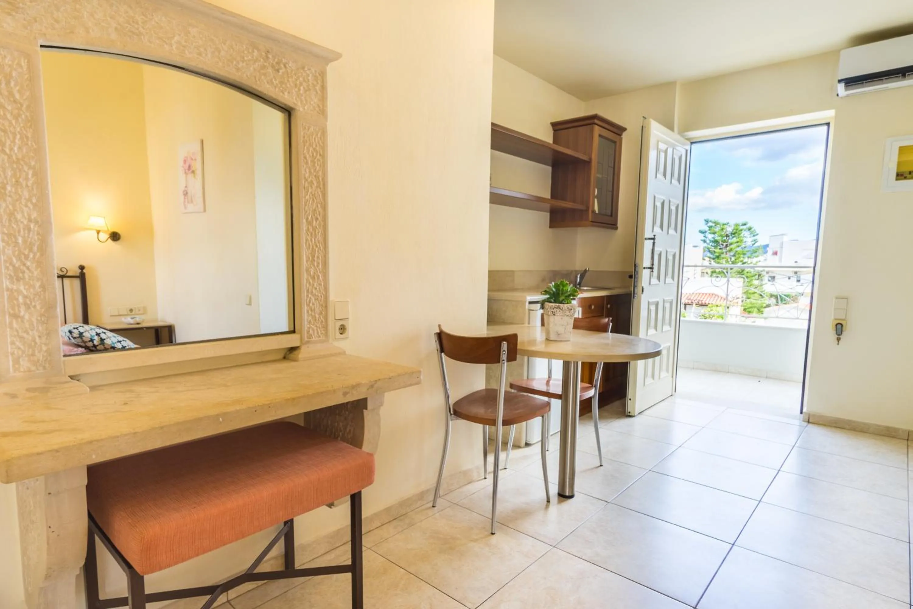 Kitchen or kitchenette in Pela Sofia