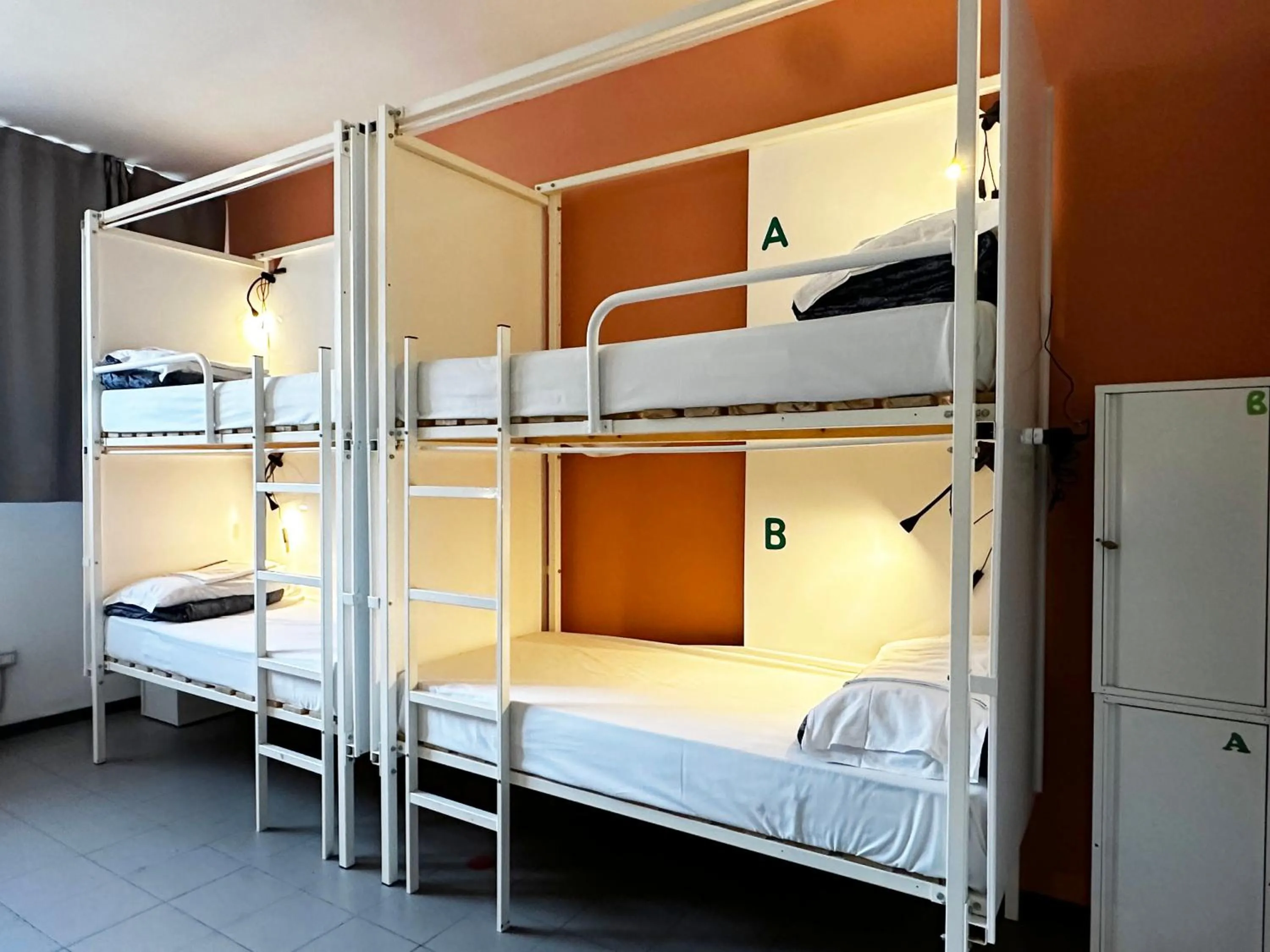 bunk bed, Bed in Mio Hostel