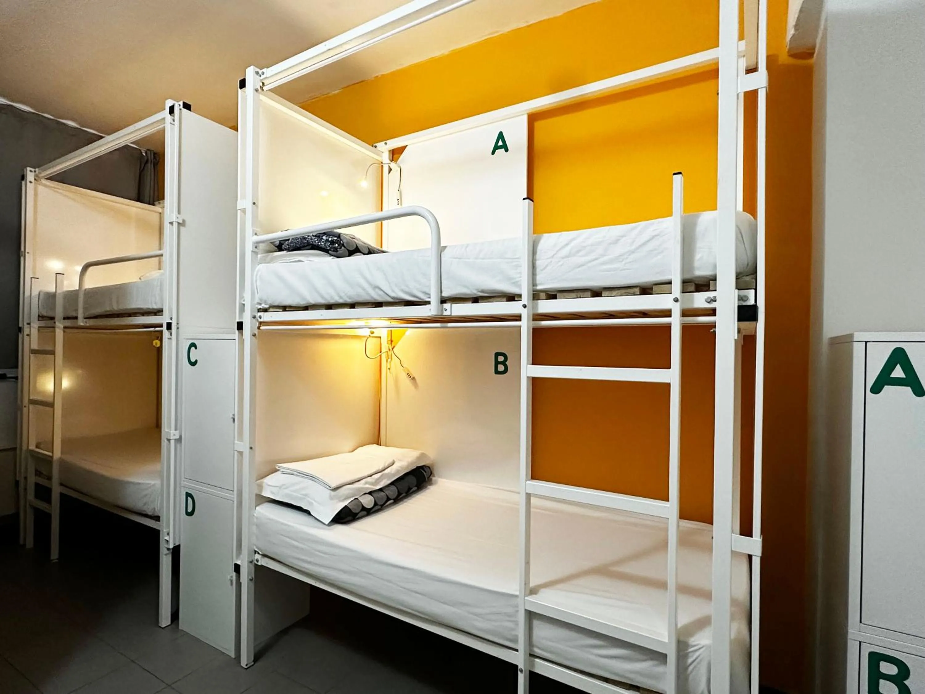 bunk bed, Bed in Mio Hostel