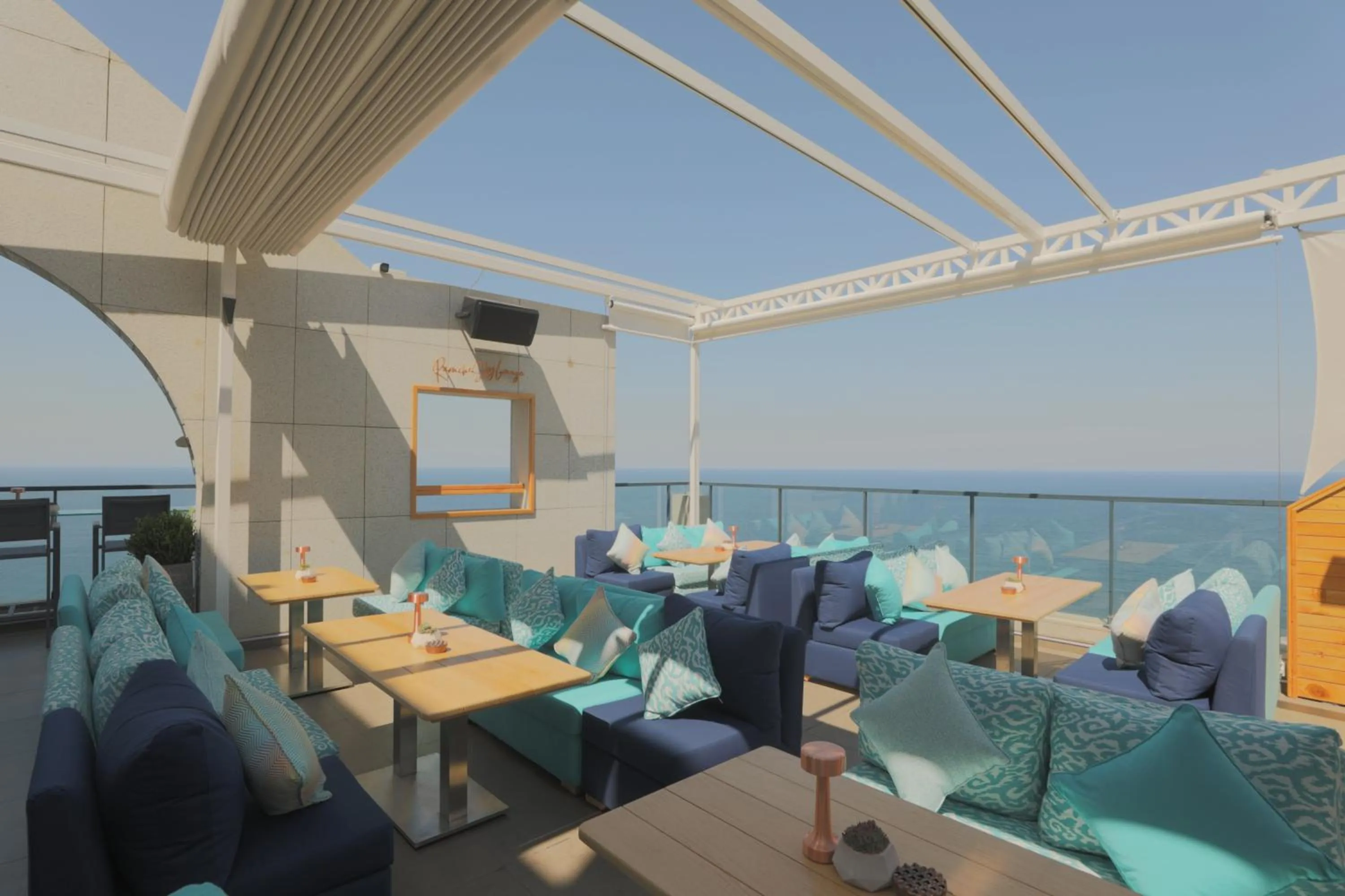 Restaurant/places to eat in Raouche Arjaan by Rotana