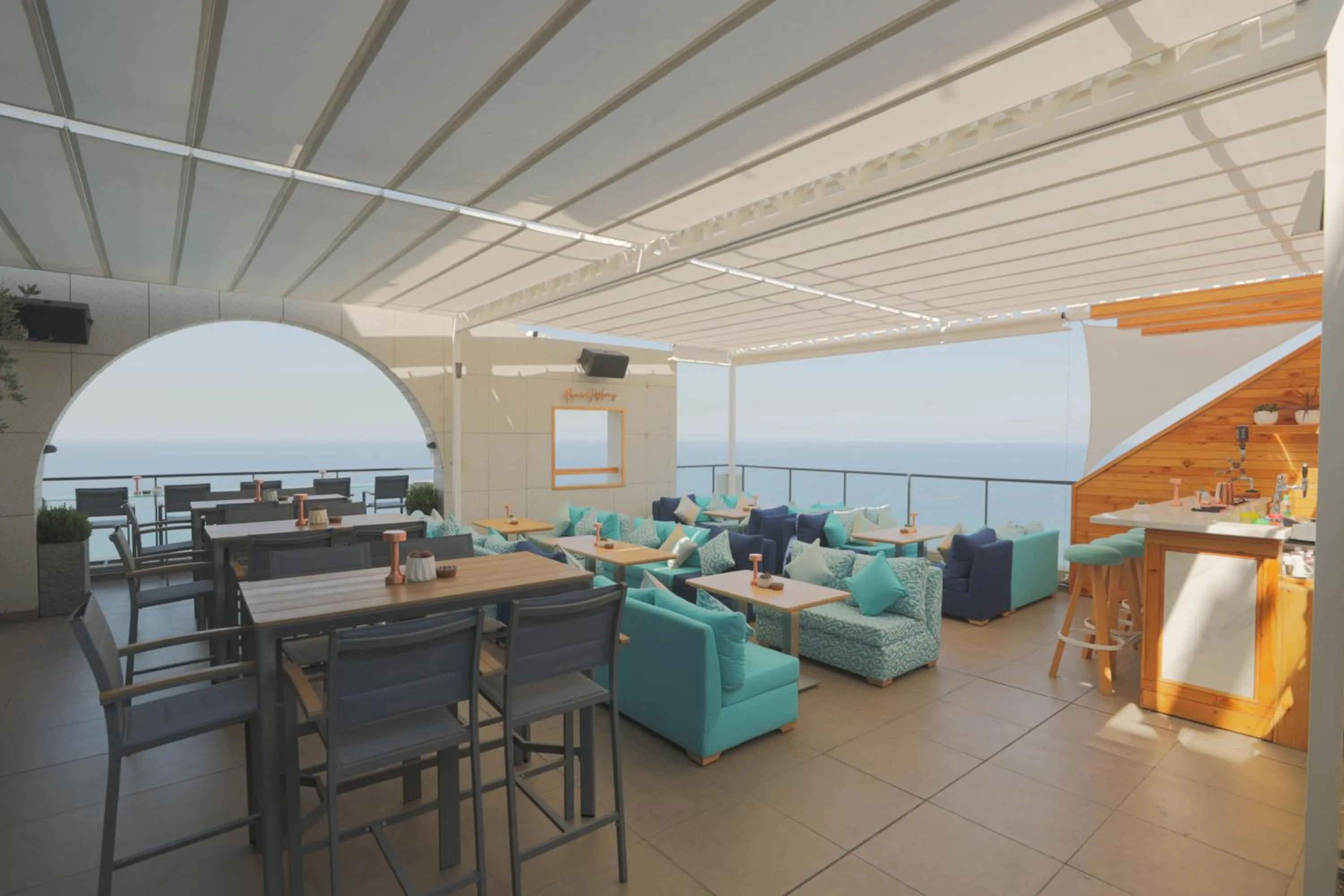 Restaurant/places to eat in Raouche Arjaan by Rotana