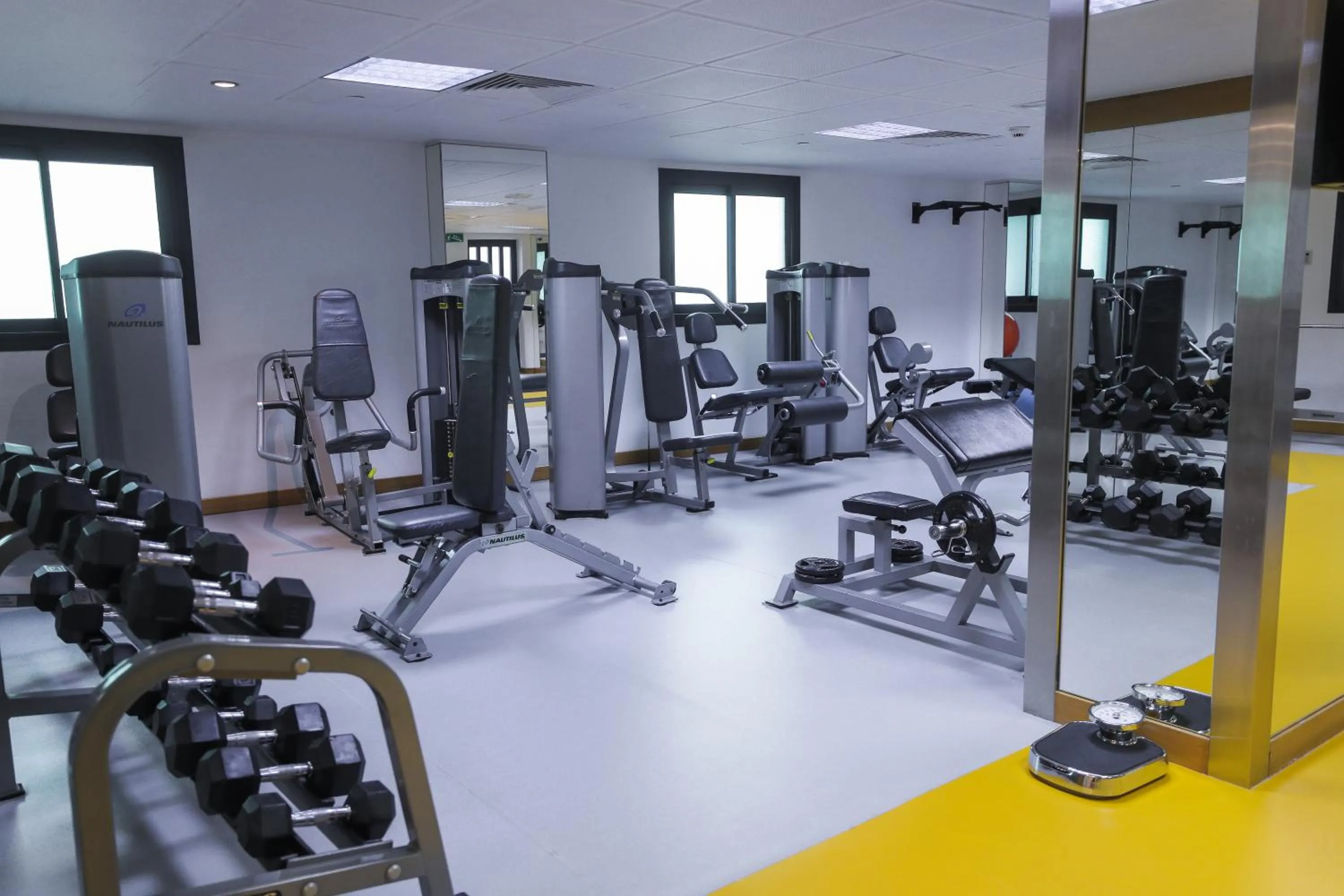 Fitness centre/facilities in Raouche Arjaan by Rotana