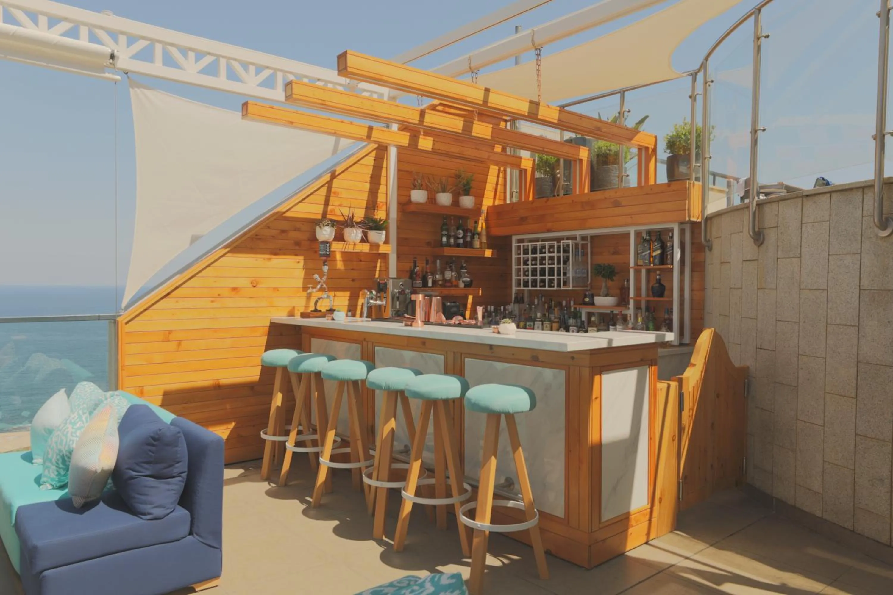 Restaurant/places to eat in Raouche Arjaan by Rotana