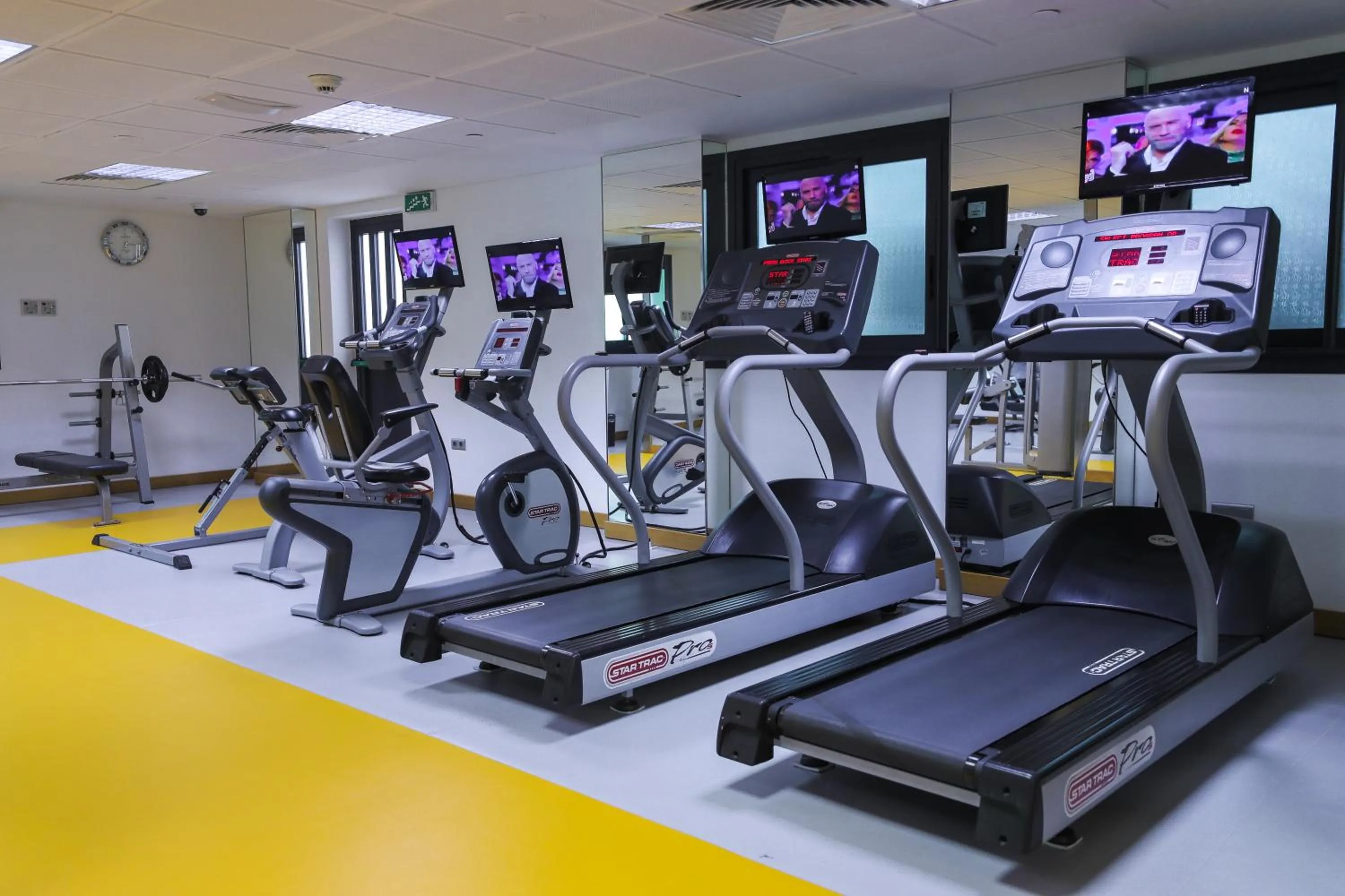 Fitness centre/facilities in Raouche Arjaan by Rotana