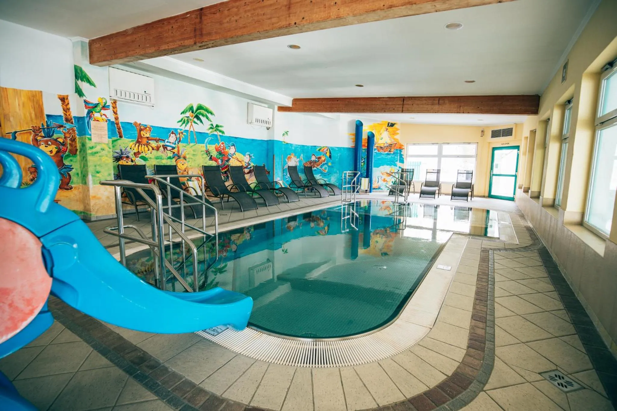 Swimming pool in Dilly - Das Nationalpark Resort