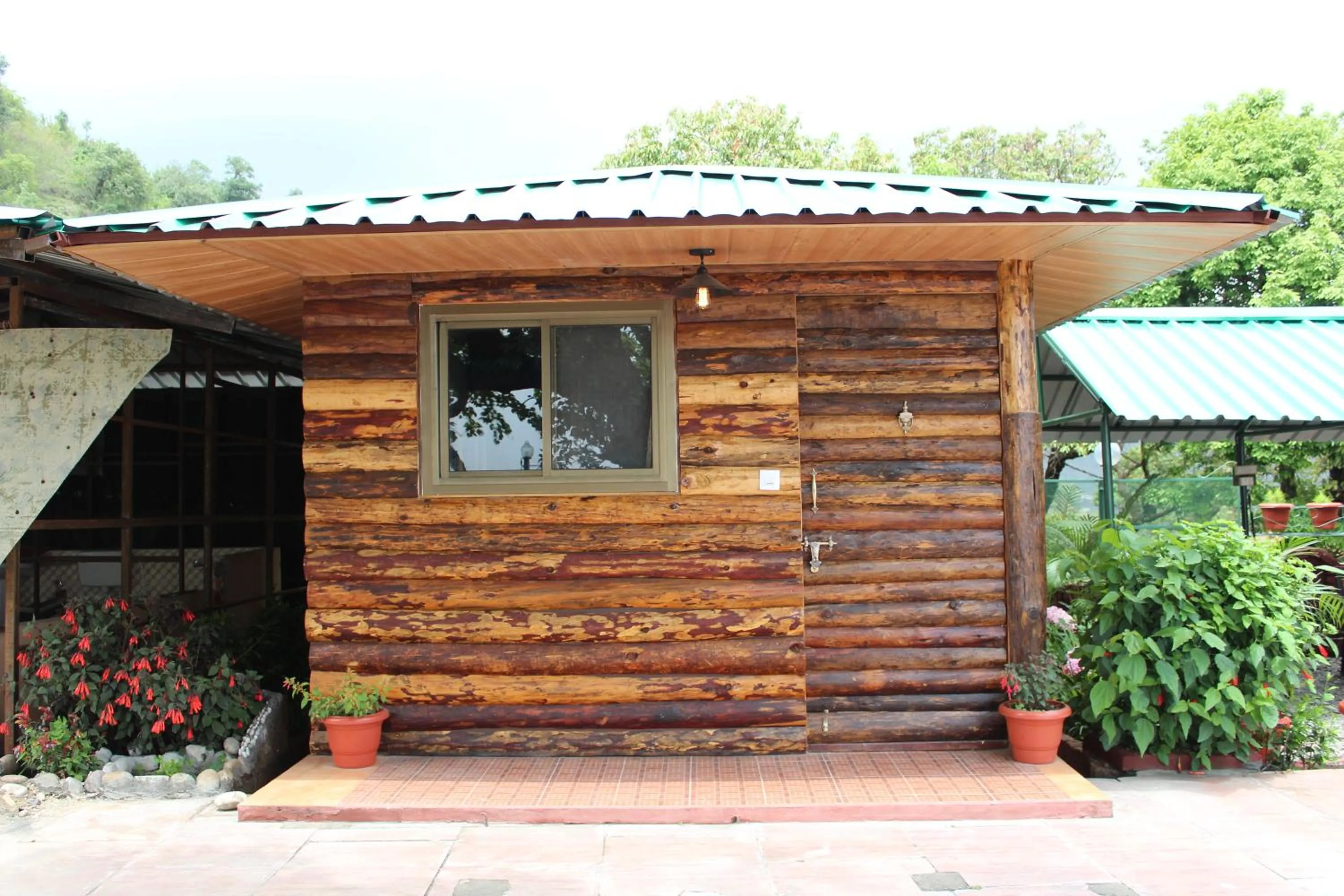 Facade/entrance in Jharipani Castle