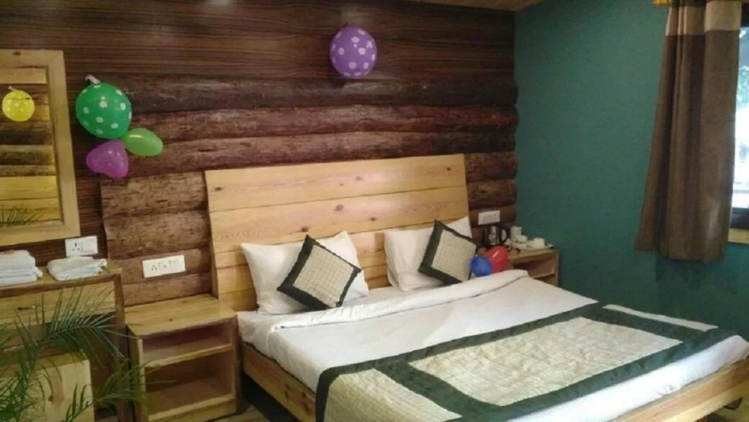 Decorative detail, Bed in Jharipani Castle