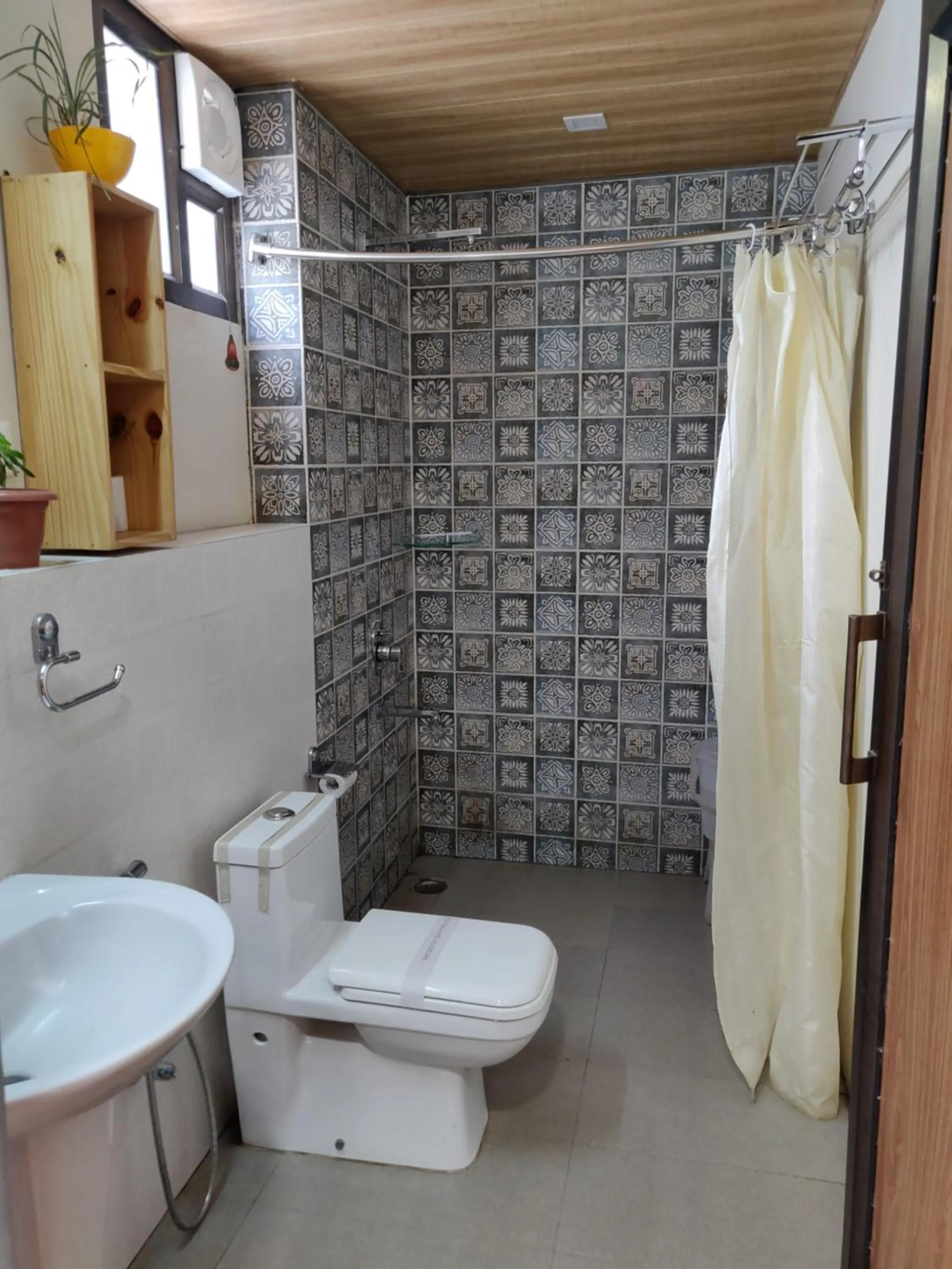Bathroom in Jharipani Castle