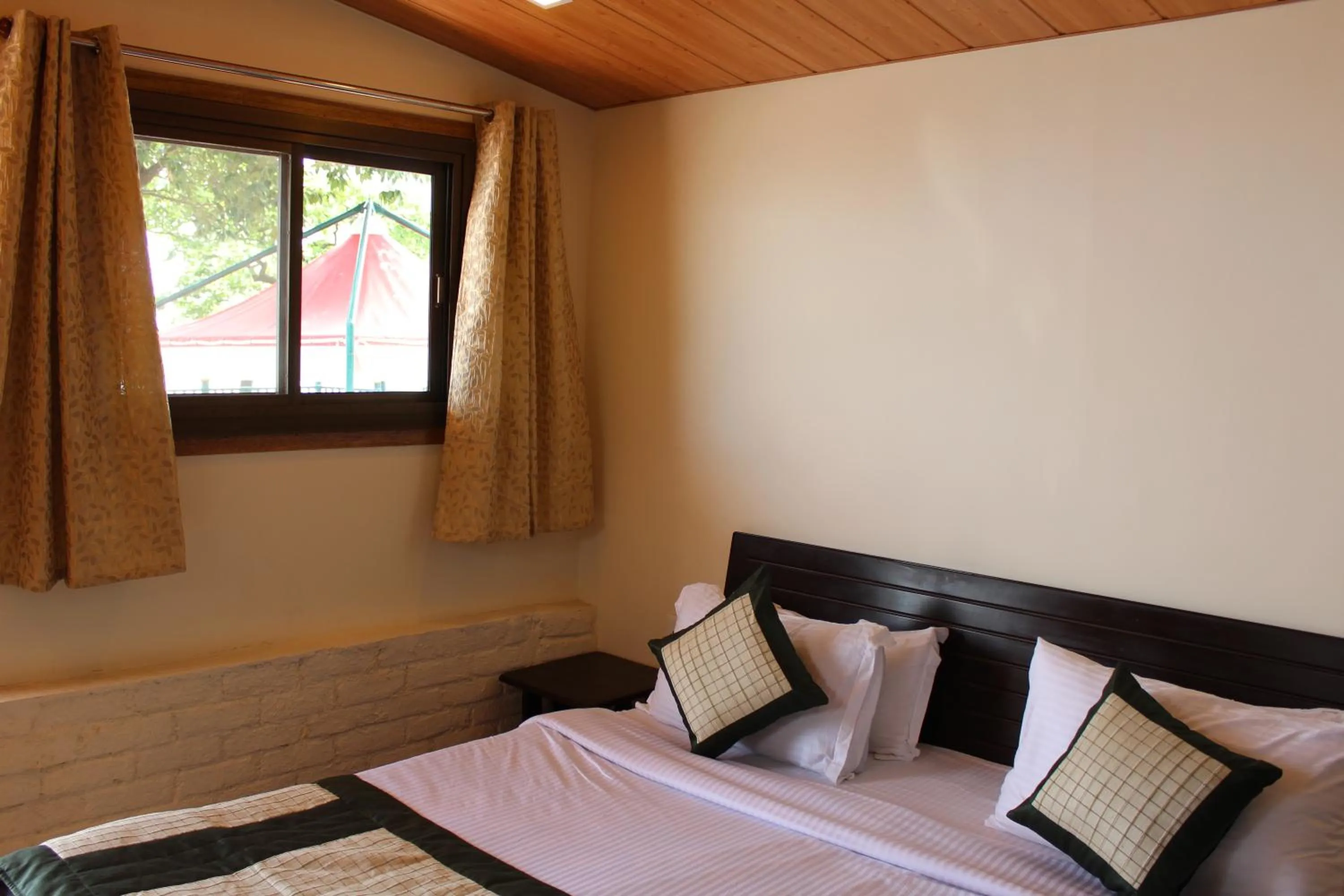 Property building, Bed in Jharipani Castle