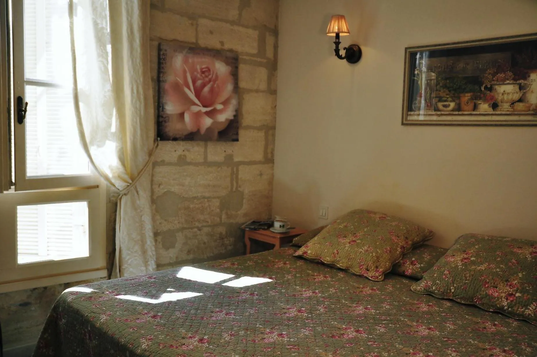 Bed in Hôtel du Palais des Papes
