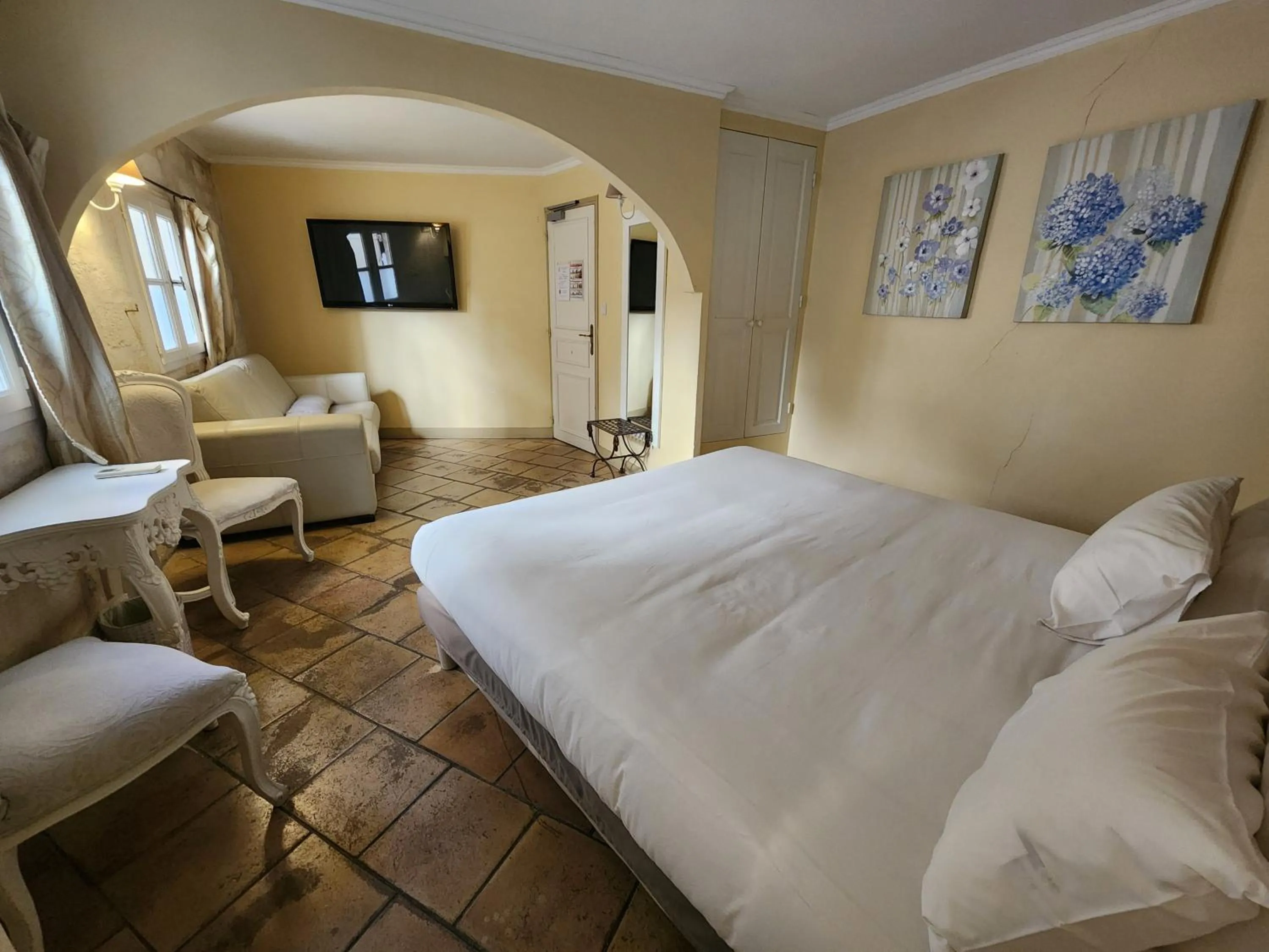 Bed in Hôtel du Palais des Papes