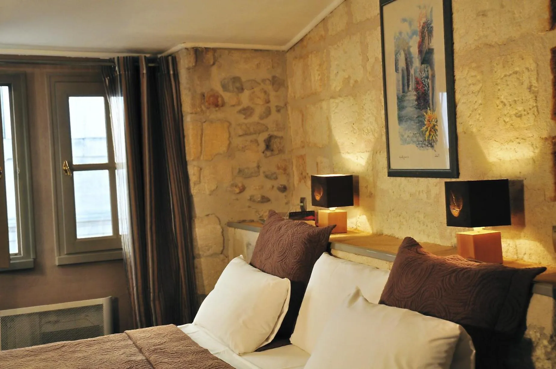 Bedroom, Bed in Hôtel du Palais des Papes