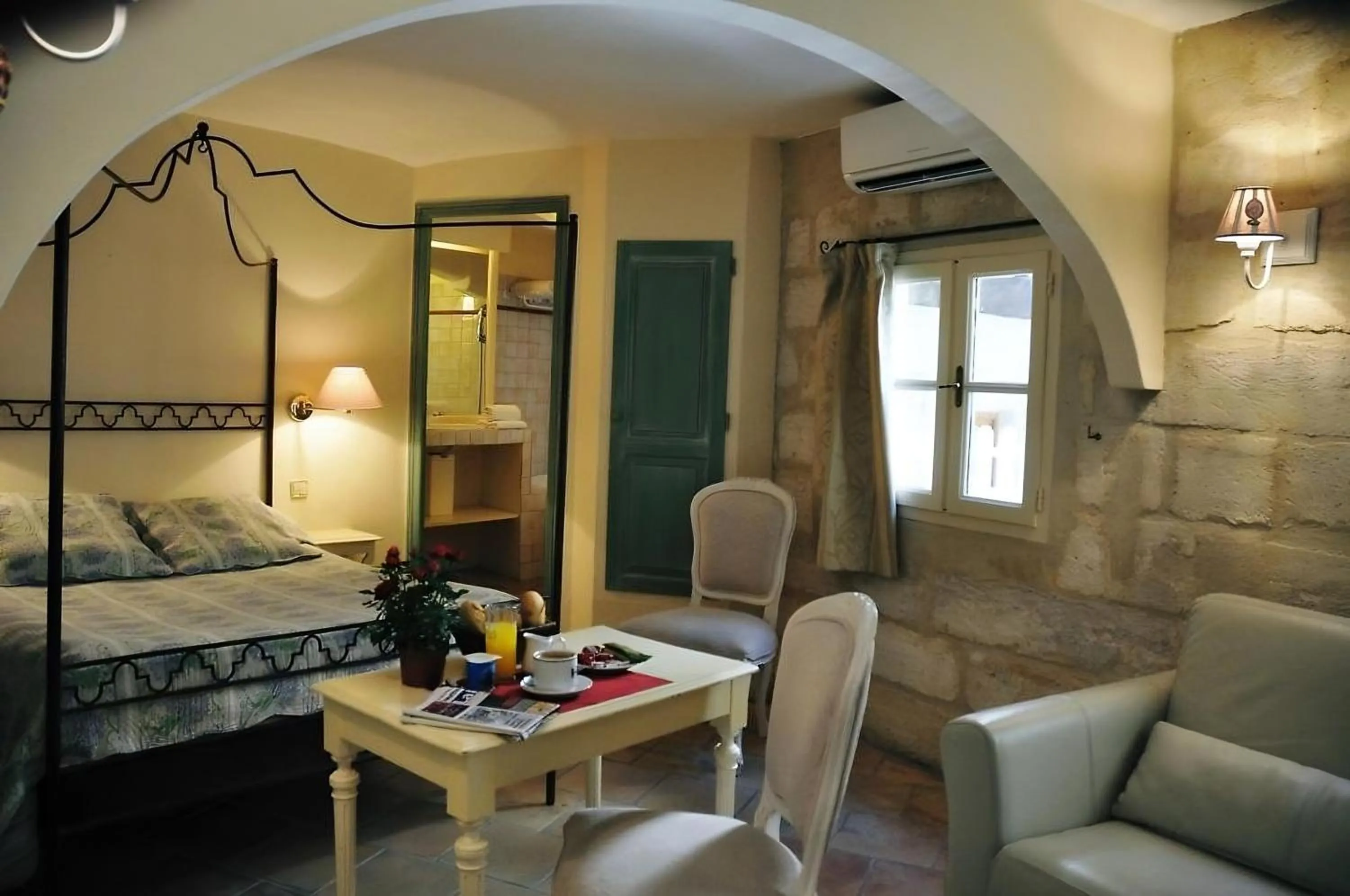 Bed in Hôtel du Palais des Papes