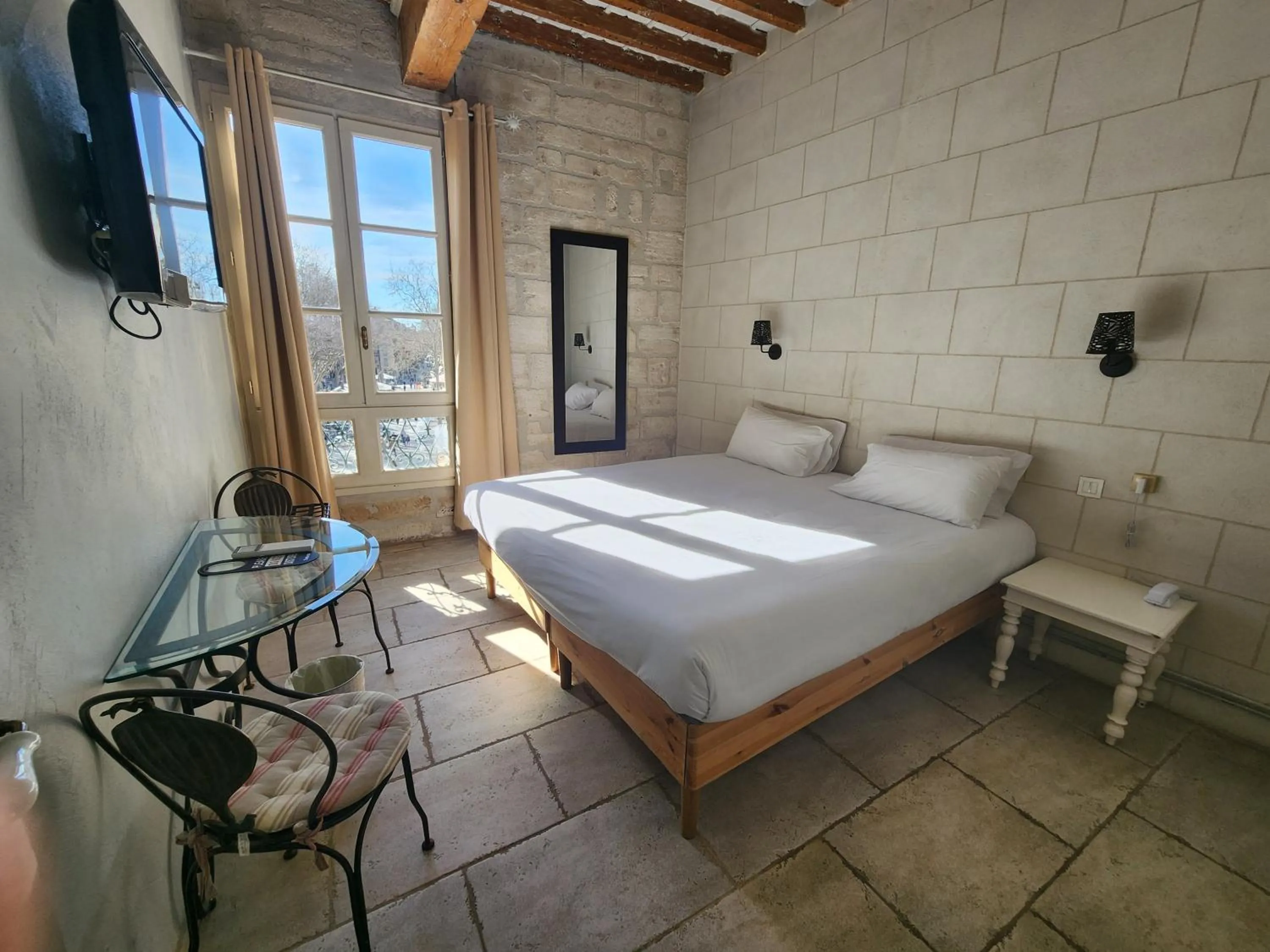 Bed in Hôtel du Palais des Papes