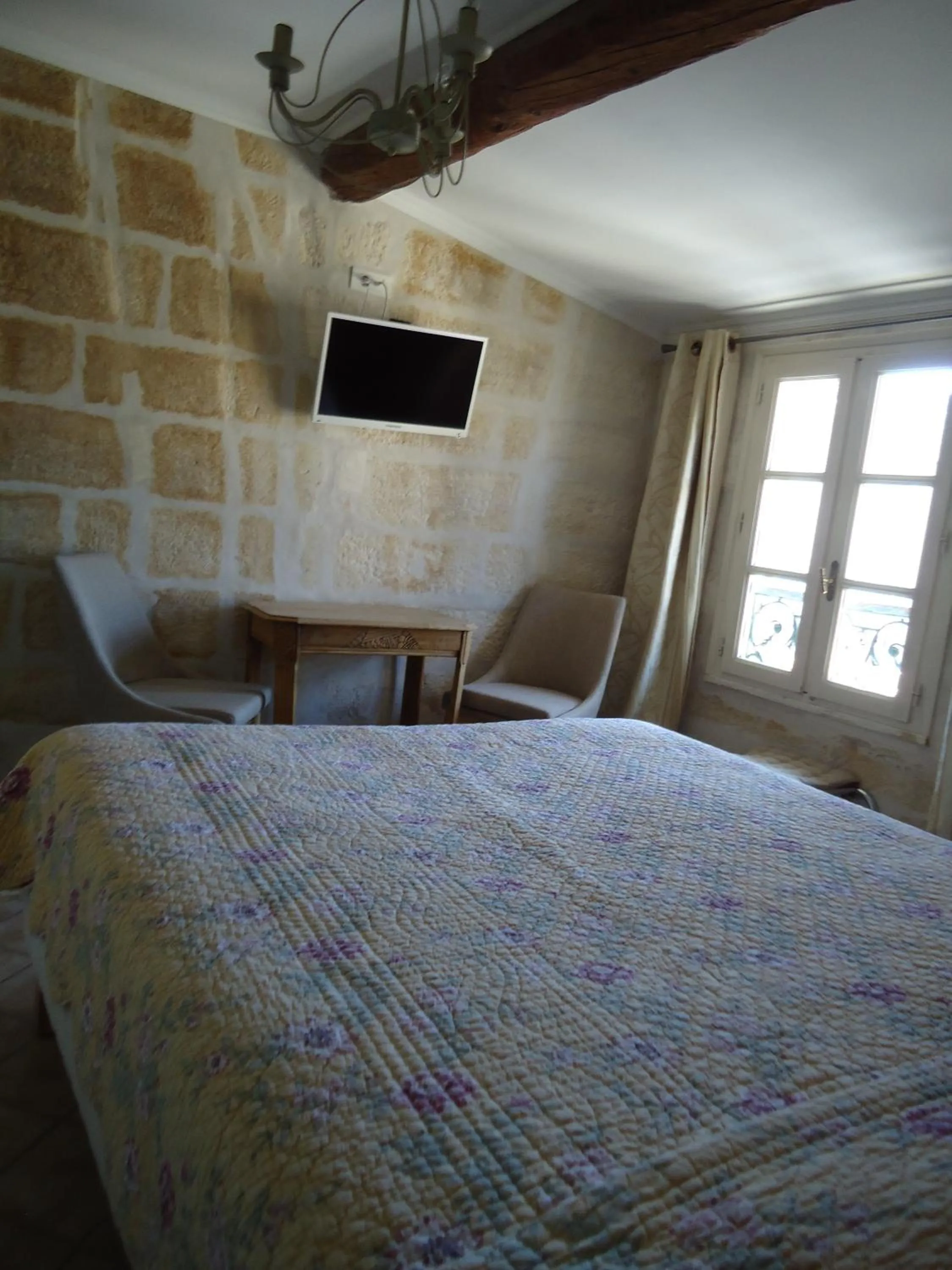 Bed in Hôtel du Palais des Papes