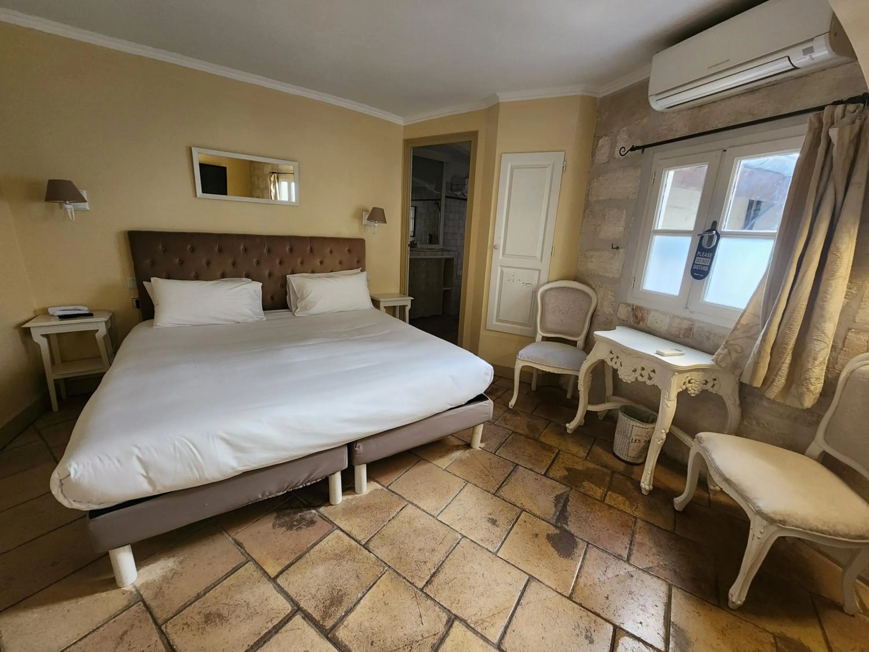 Bed in Hôtel du Palais des Papes