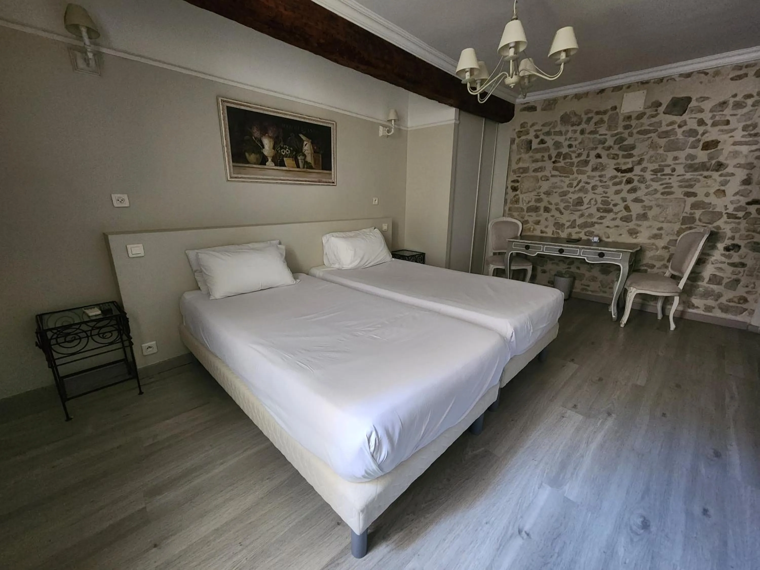 Bed in Hôtel du Palais des Papes