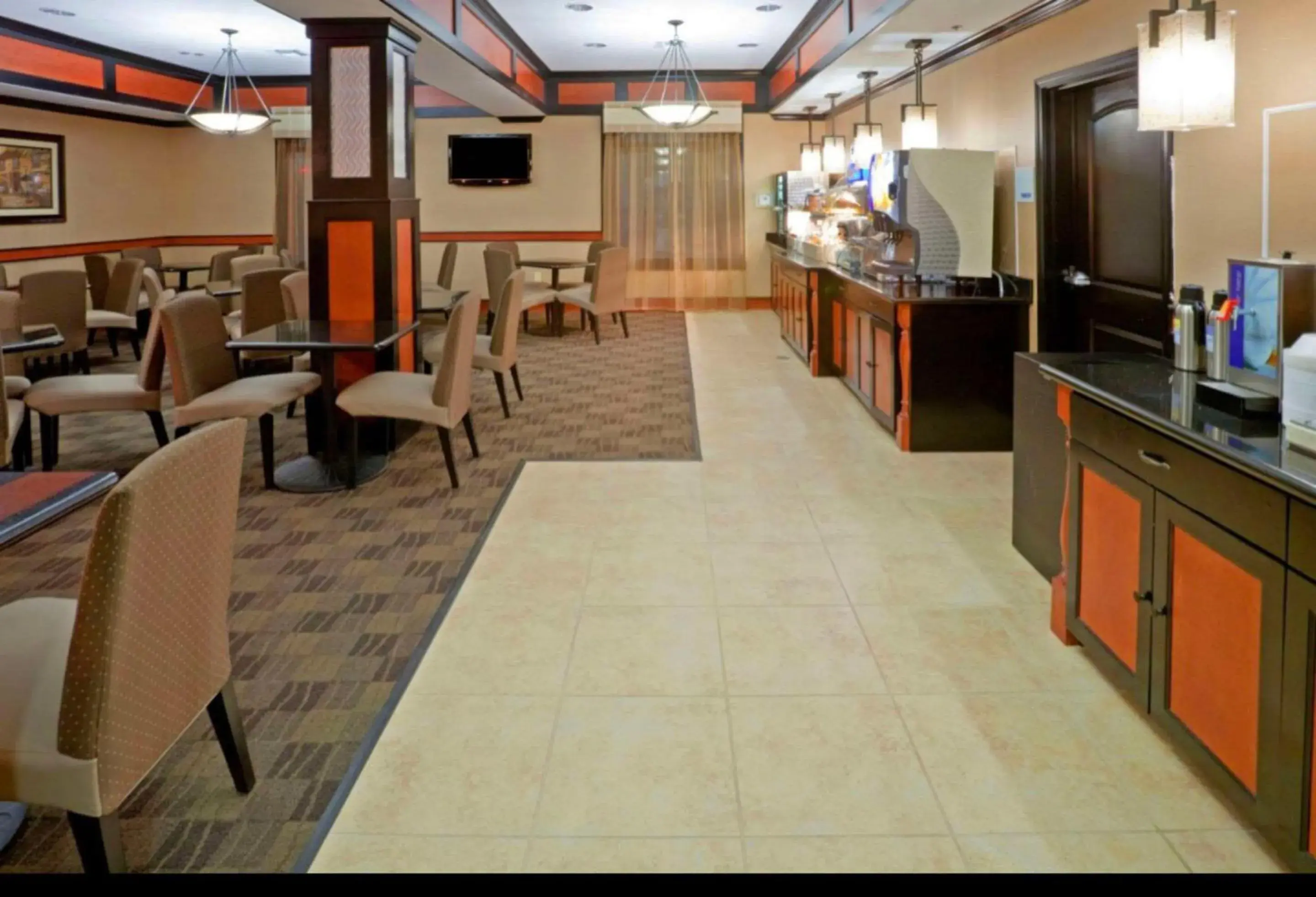 Breakfast in Comfort Inn & Suites Dallas Medical-Market Center Breakfast in Comfort Inn & Suites Dallas Medical-Market Center