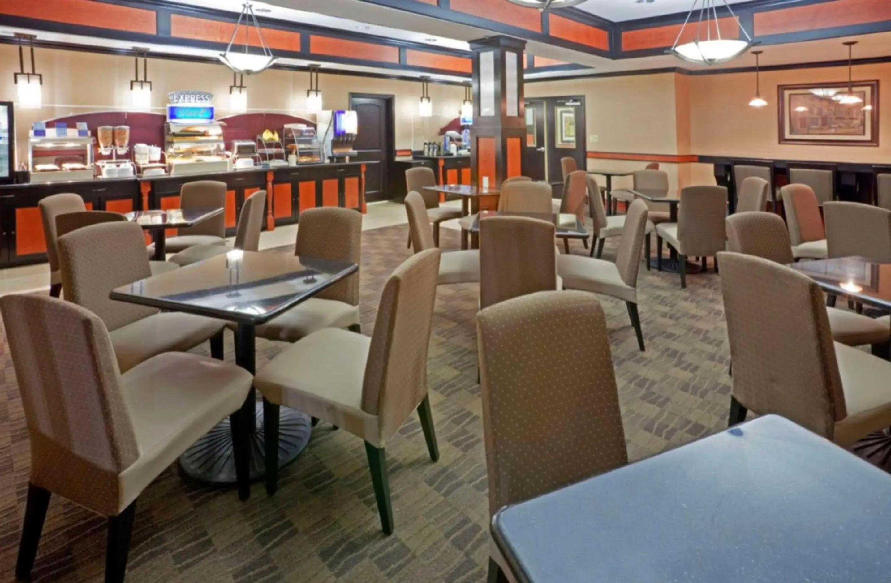 Breakfast in Comfort Inn & Suites Dallas Medical-Market Center Breakfast in Comfort Inn & Suites Dallas Medical-Market Center