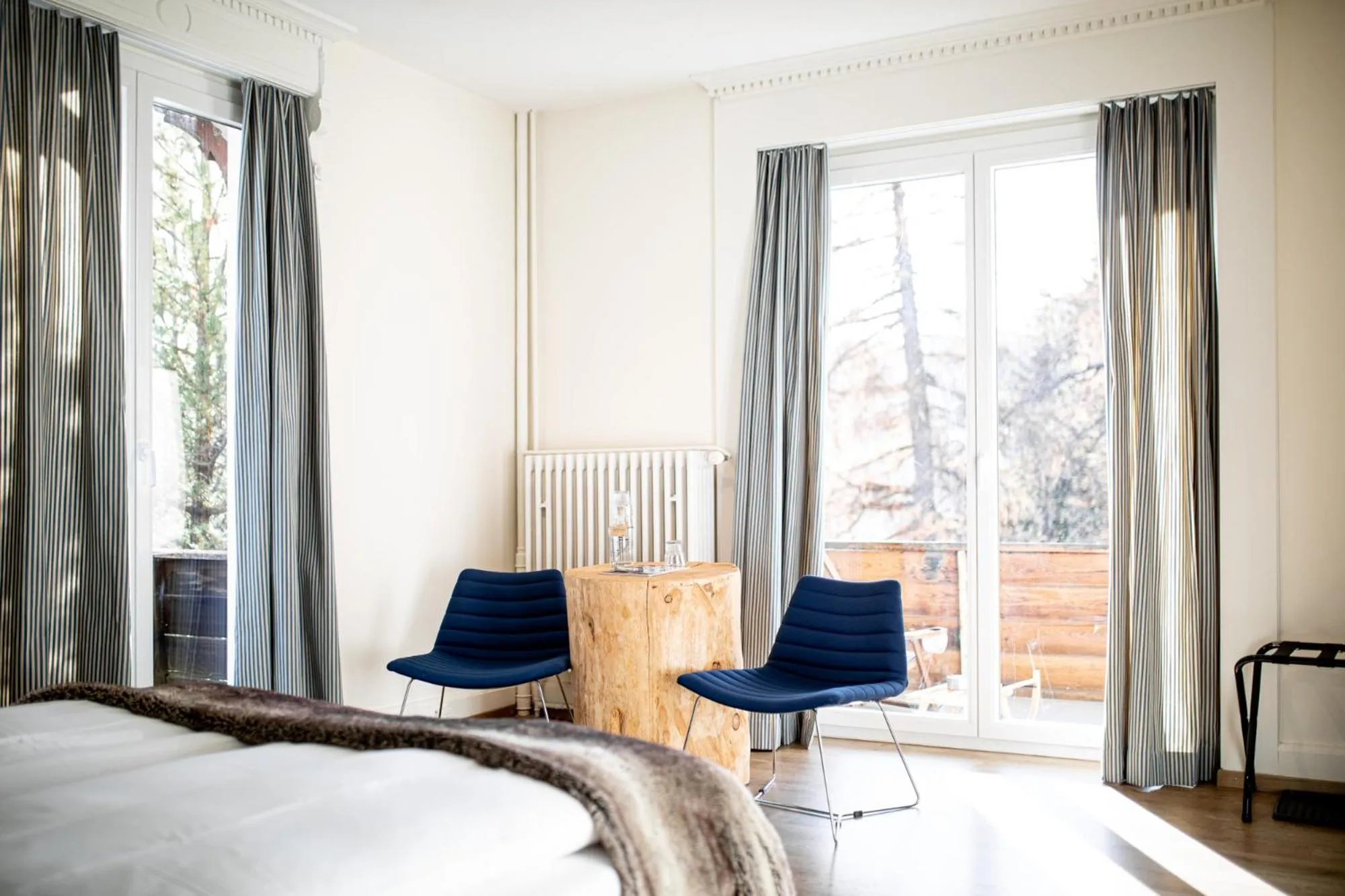 Seating area, Bed in Kurhaus Lenzerheide