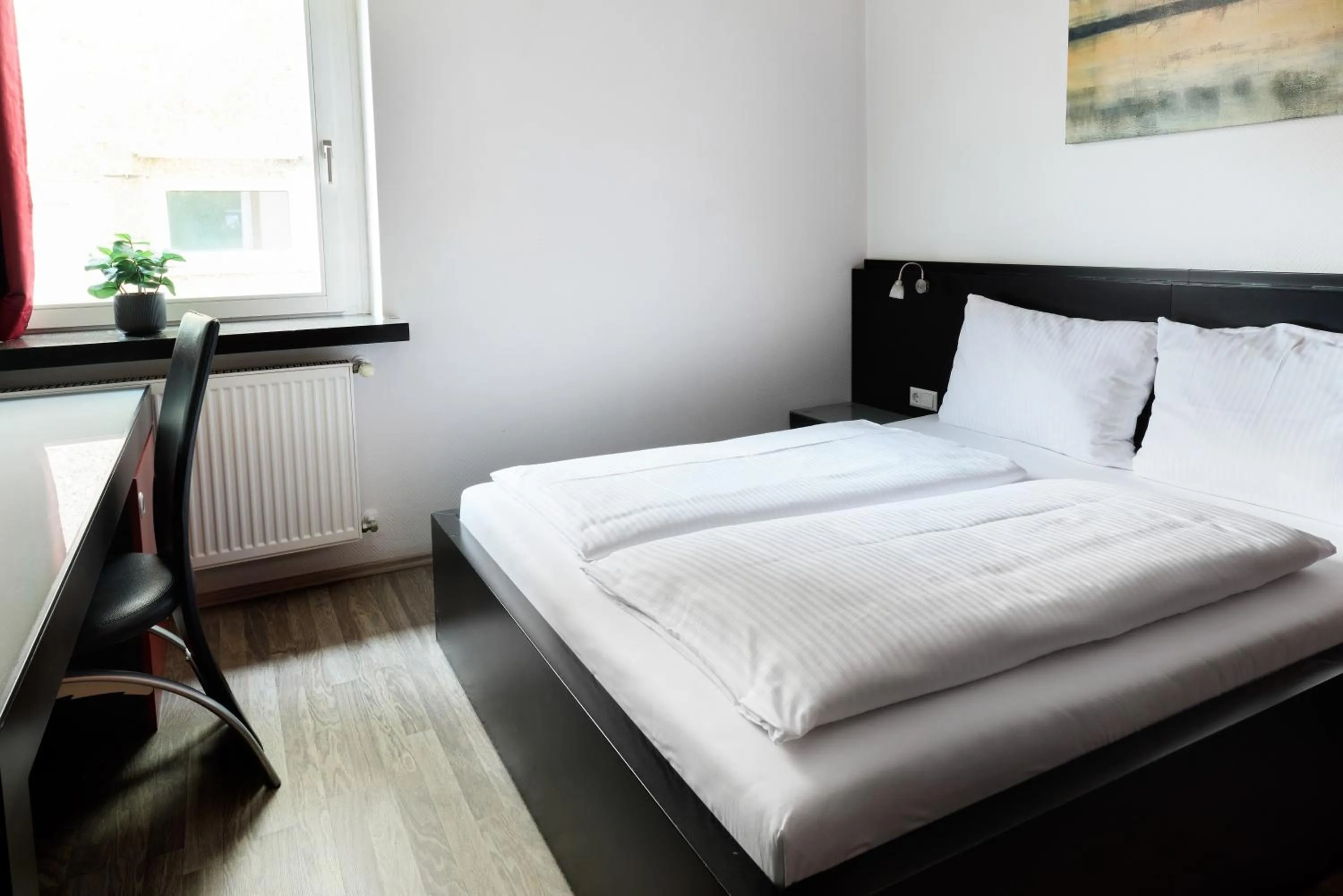 Photo of the whole room, Bed in Hotel Villa-Bassermann, stilvoll, 2 Min zum Schloss, schnelles WLAN & Parkplatz