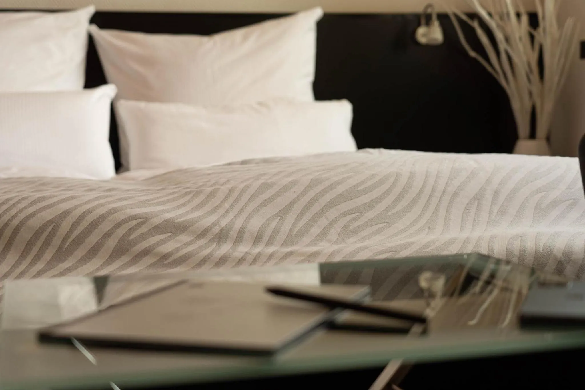 Bed in Hotel Villa-Bassermann, stilvoll, 2 Min zum Schloss, schnelles WLAN & Parkplatz