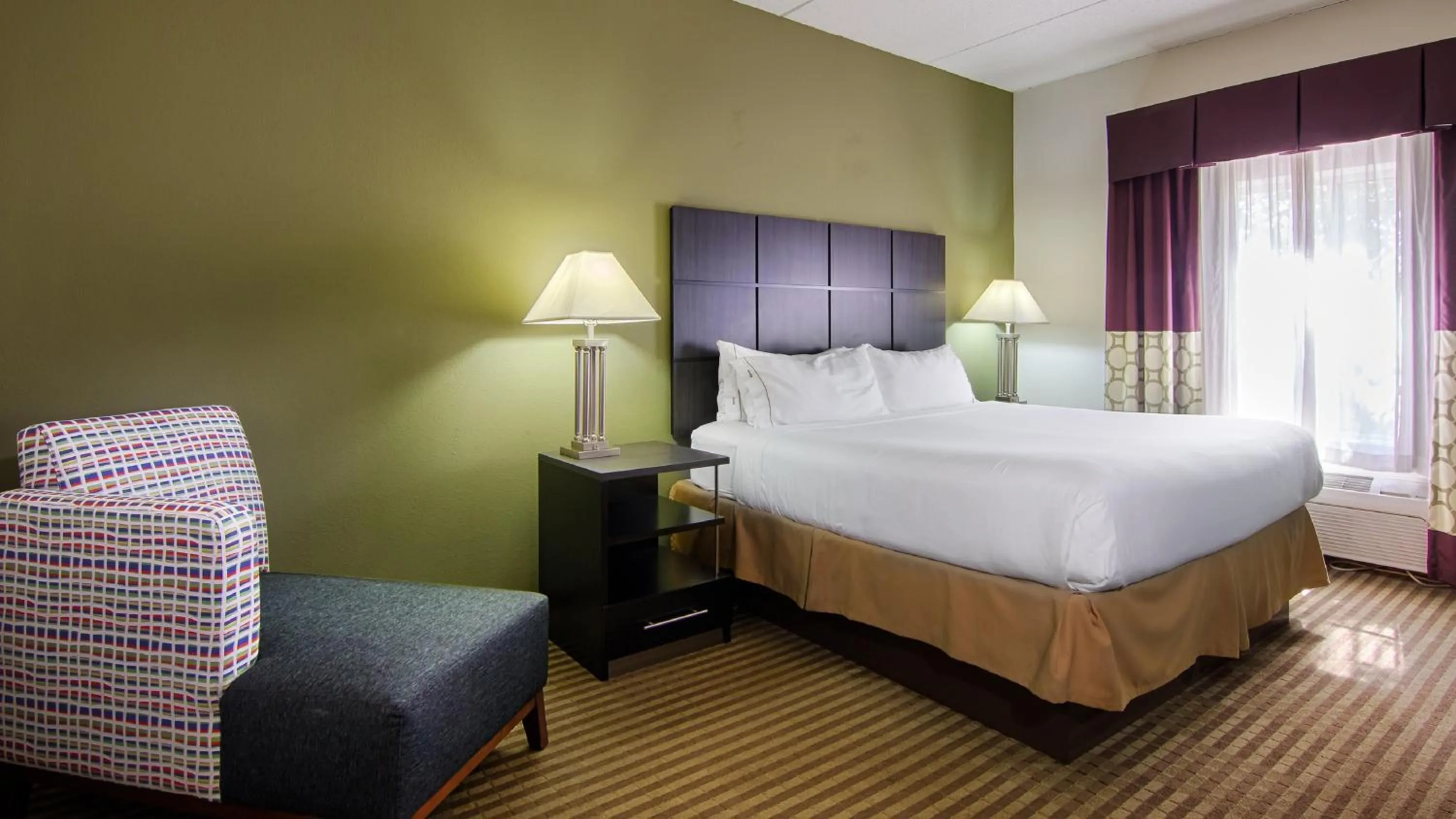 Photo of the whole room, Bed in Holiday Inn Express Hotel & Suites Mooresville - Lake Norman by IHG