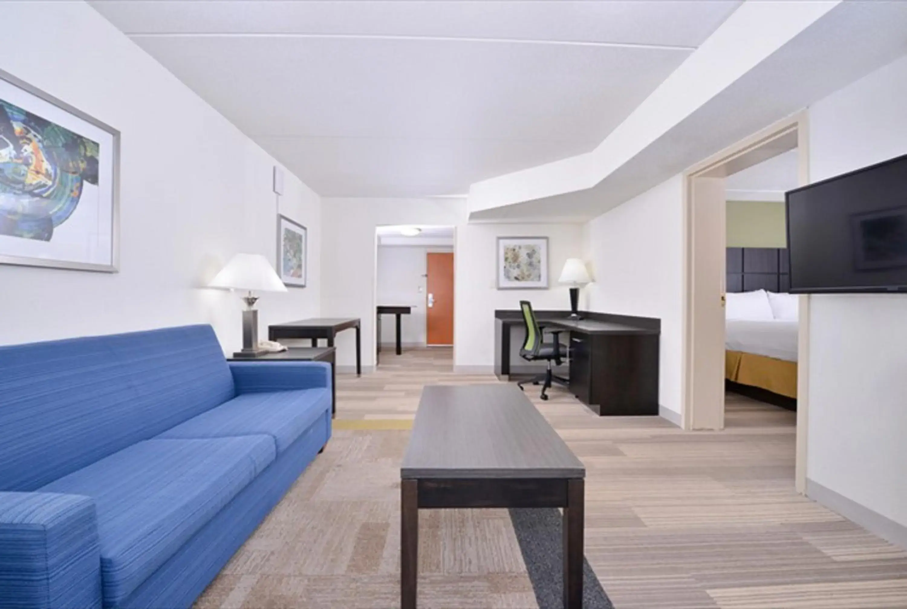 Suite - Mobility Access/Hearing Accessible in Holiday Inn Express Hotel & Suites Mooresville - Lake Norman by IHG Suite - Mobility Access/Hearing Accessible in Holiday Inn Express Hotel & Suites Mooresville - Lake Norman by IHG