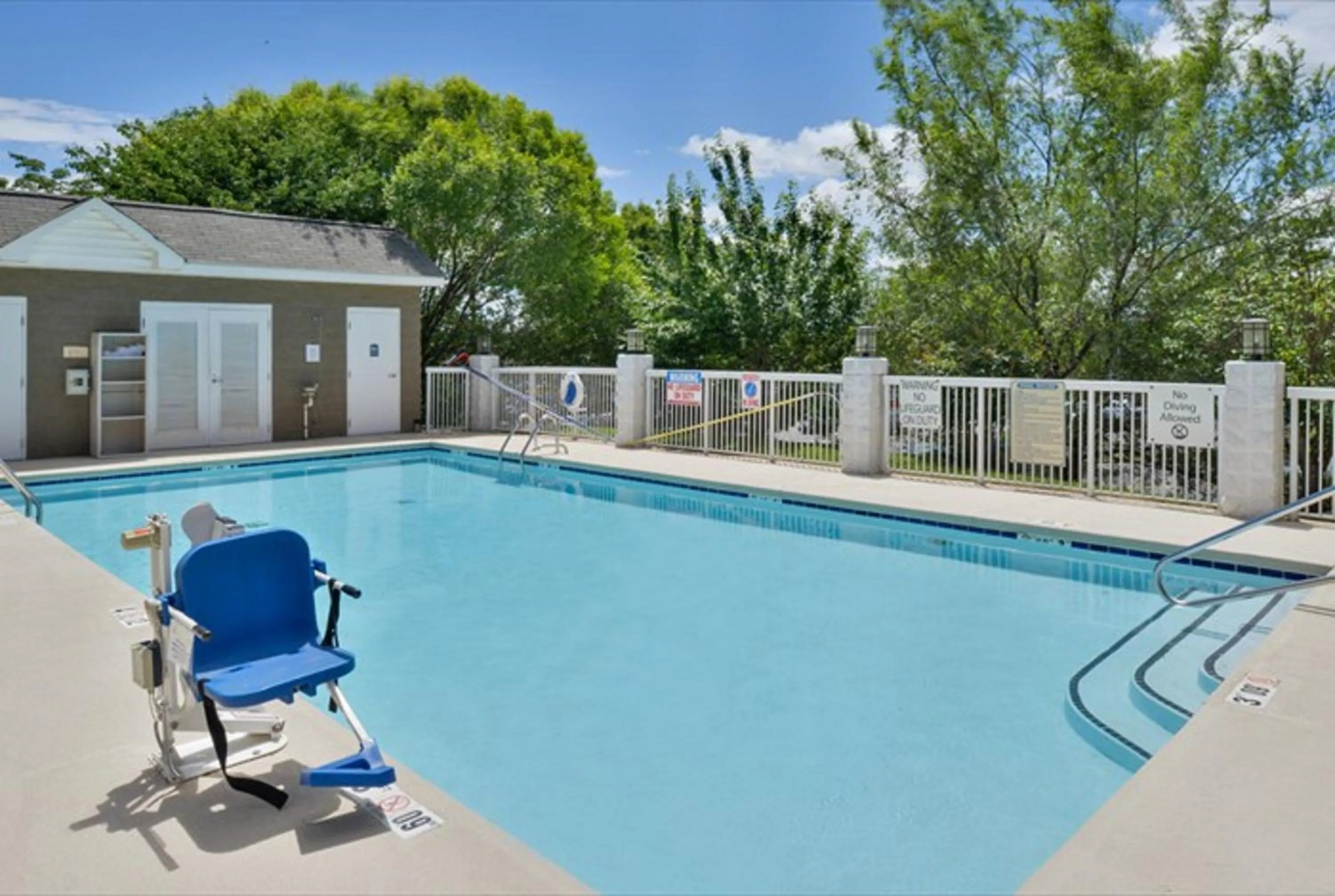 Swimming pool in Holiday Inn Express Hotel & Suites Mooresville - Lake Norman by IHG