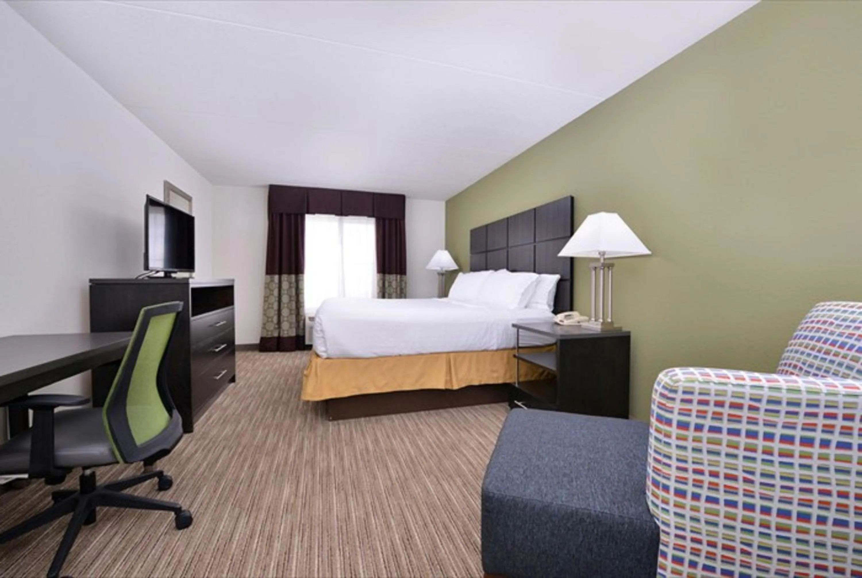 Photo of the whole room, Bed in Holiday Inn Express Hotel & Suites Mooresville - Lake Norman by IHG