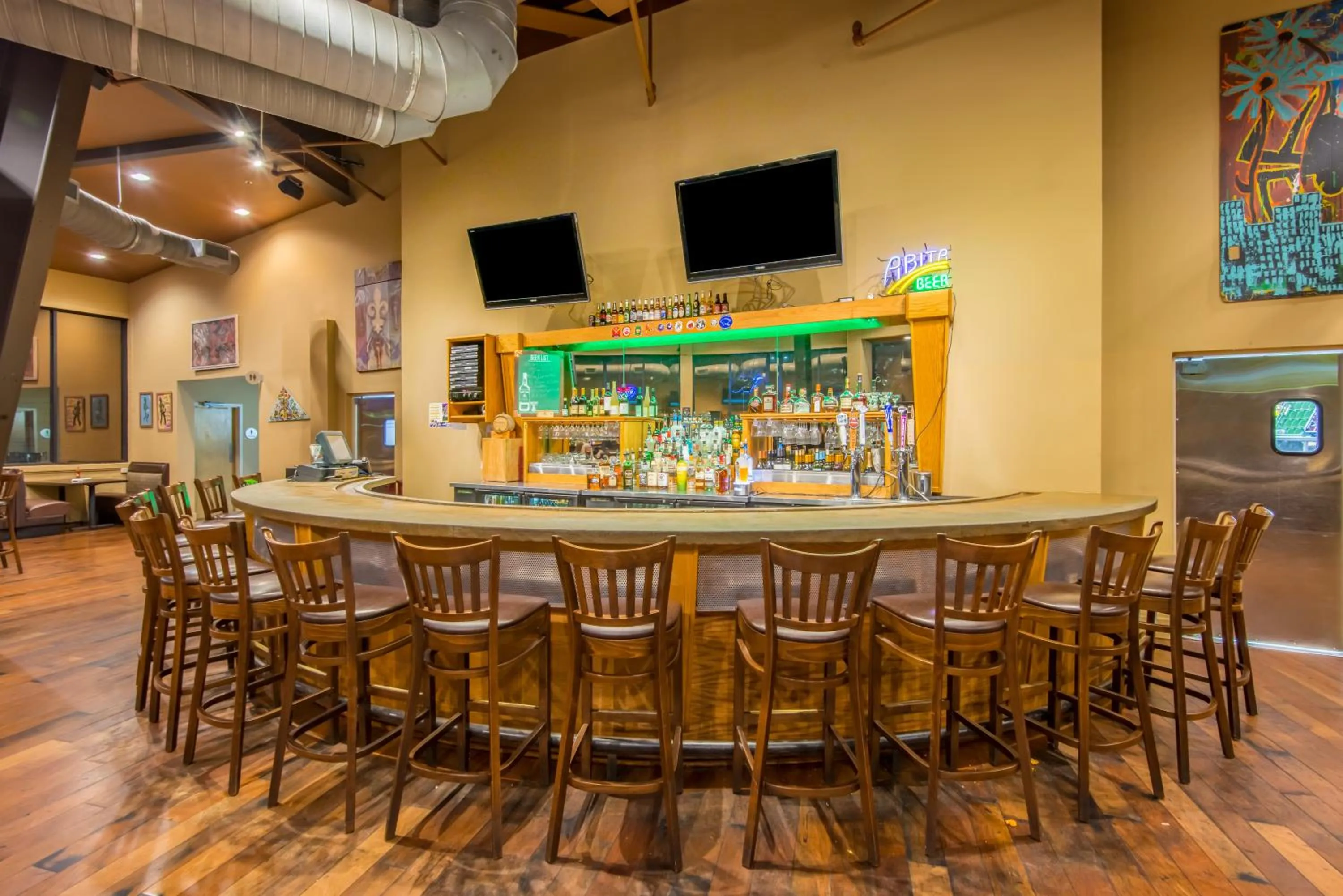 Lounge or bar in Holiday Inn New Orleans West Bank Tower by IHG