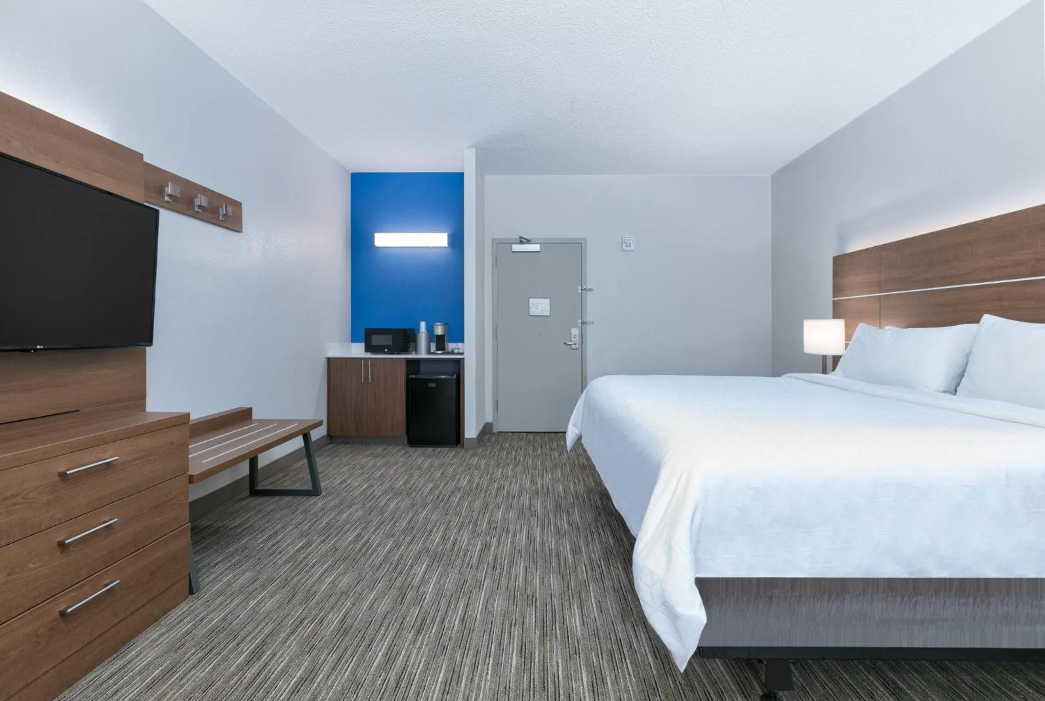 Photo of the whole room, Bed in Holiday Inn Express Hotel & Suites Dallas Fort Worth Airport South by IHG
