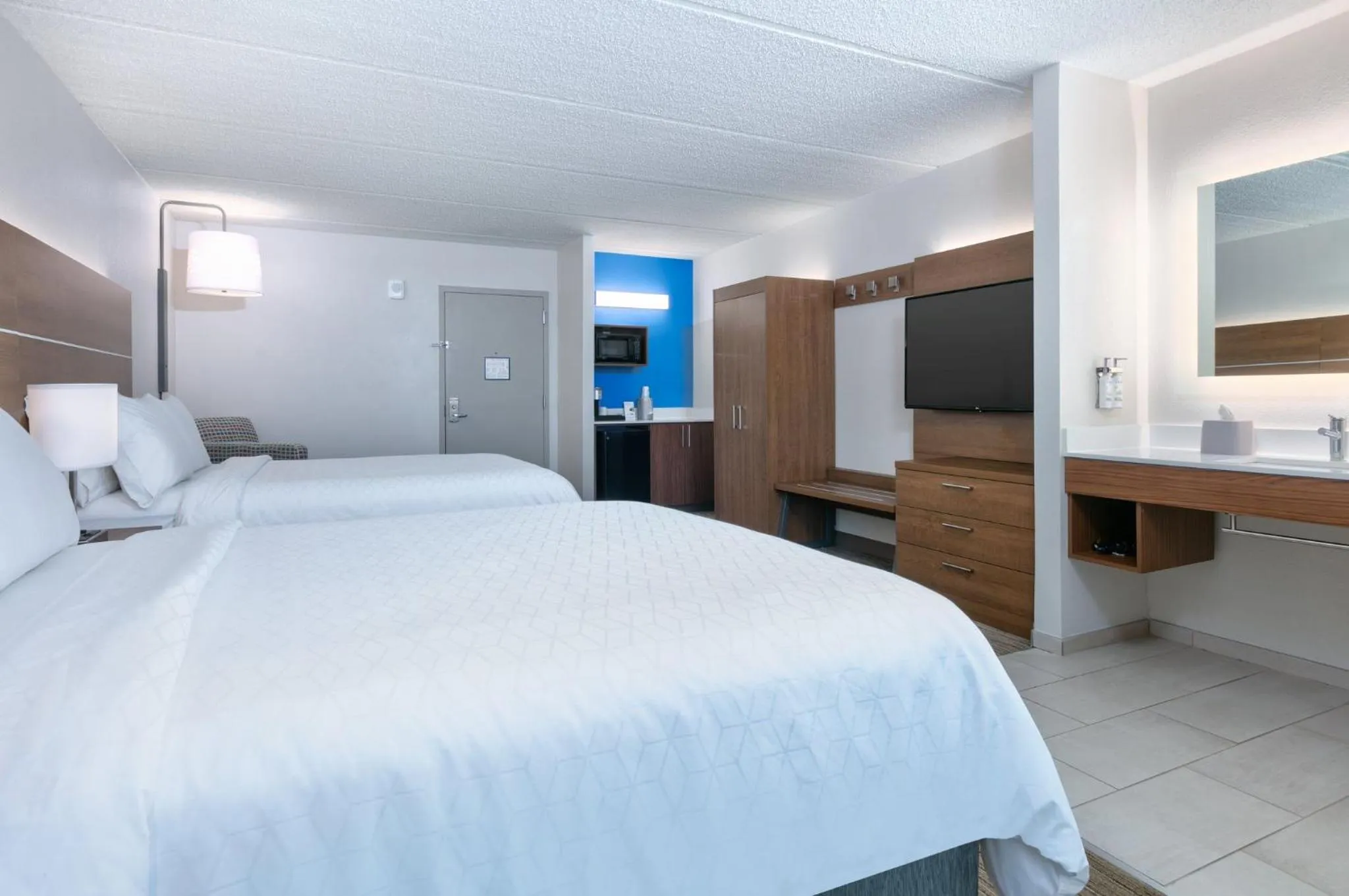 Photo of the whole room, Bed in Holiday Inn Express Hotel & Suites Dallas Fort Worth Airport South by IHG