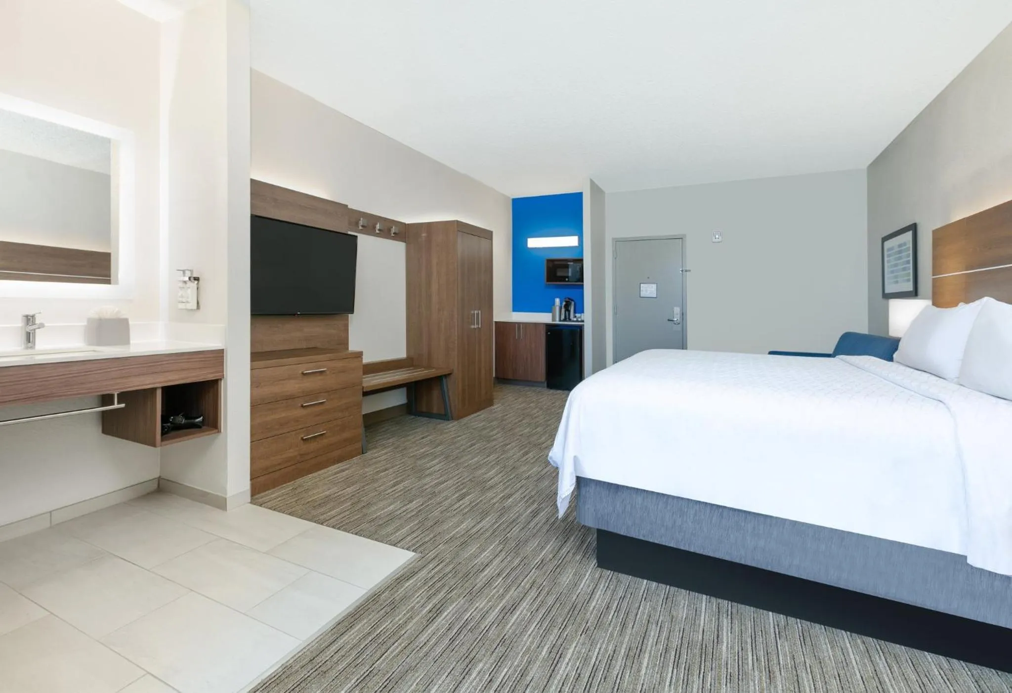 Photo of the whole room, Bed in Holiday Inn Express Hotel & Suites Dallas Fort Worth Airport South by IHG