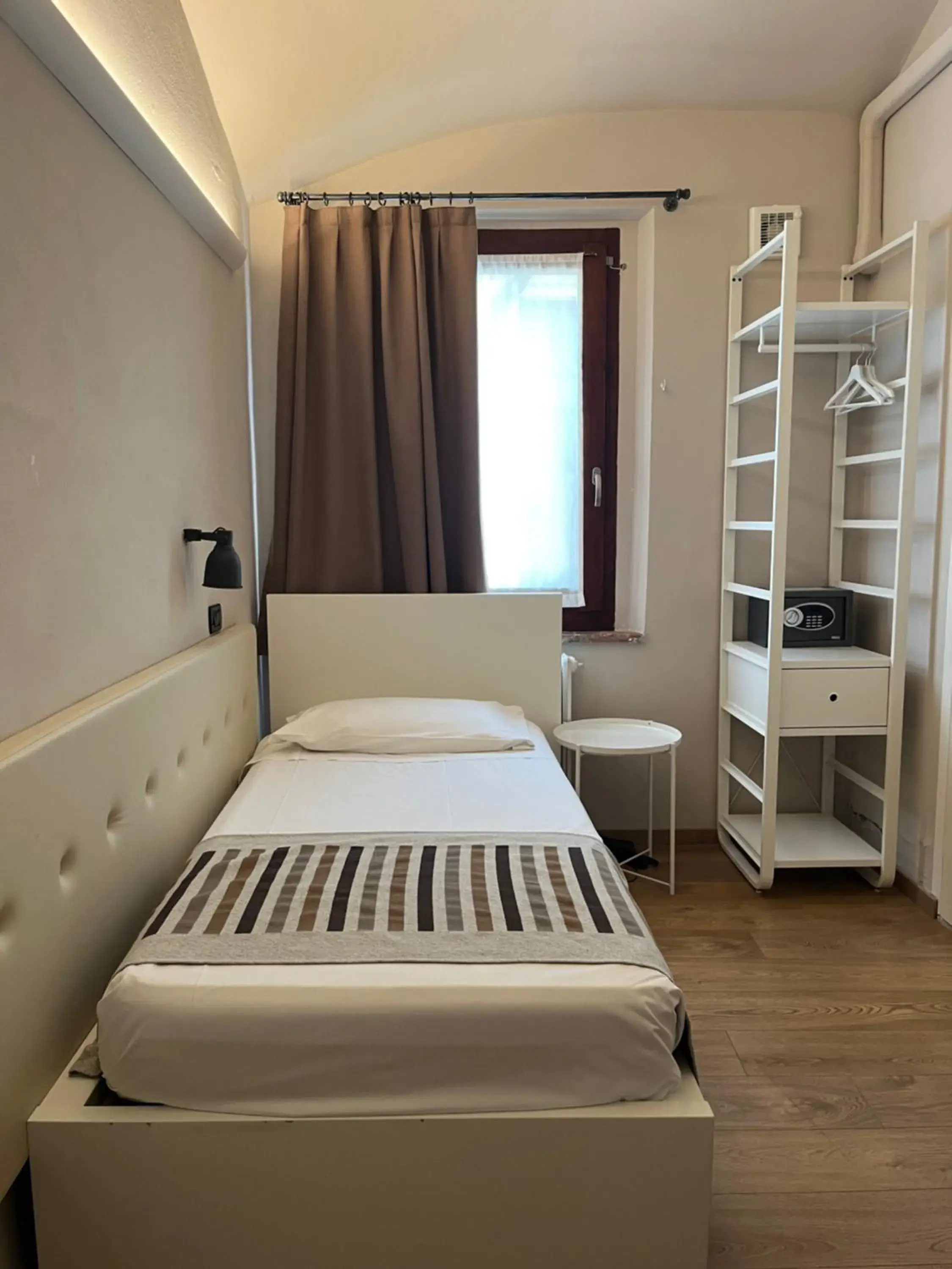 Single Room in A Casa Dei Gonzaga, MantegnaHotels Single Room in A Casa Dei Gonzaga, MantegnaHotels