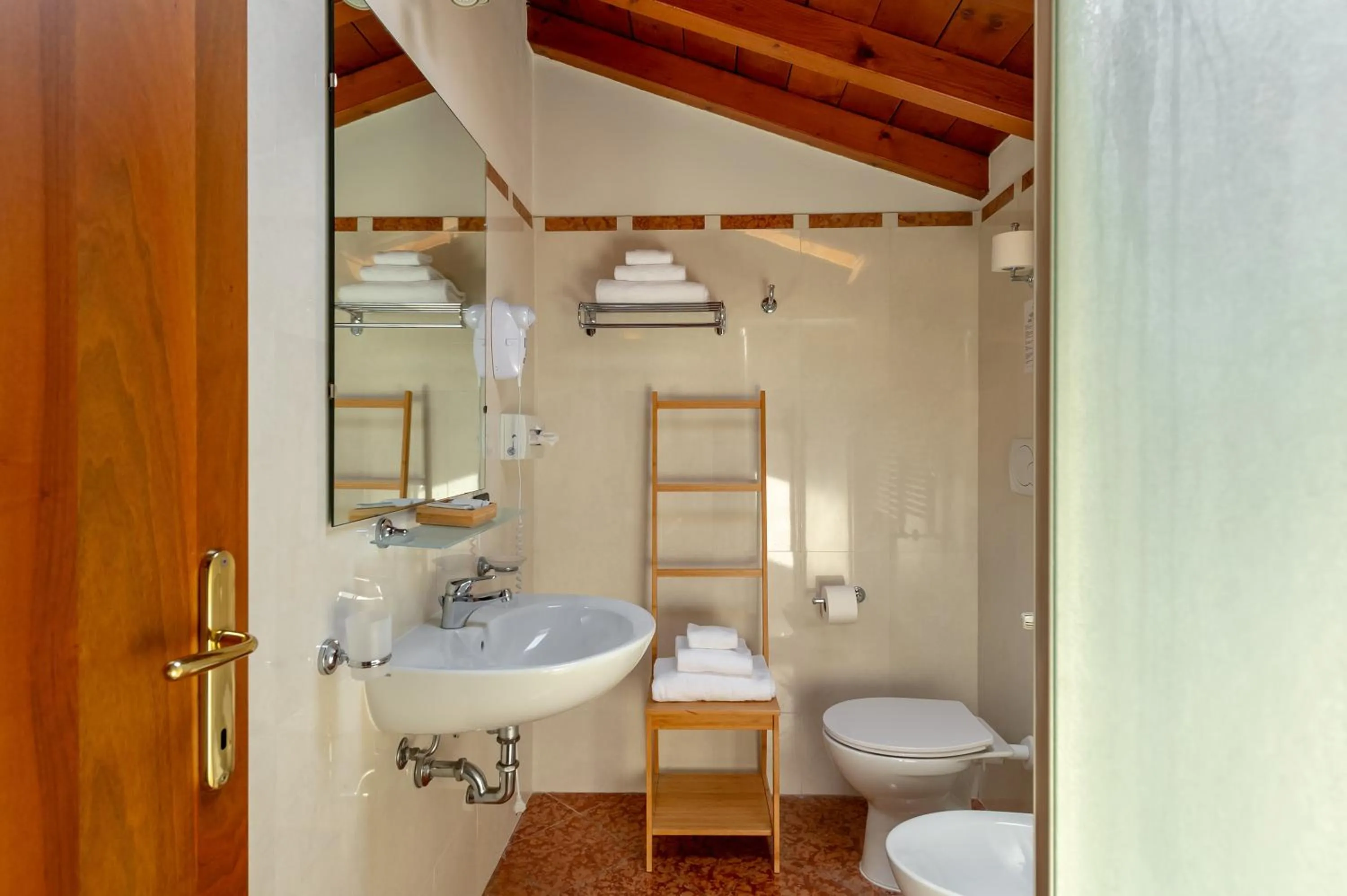Shower in A Casa Dei Gonzaga, MantegnaHotels