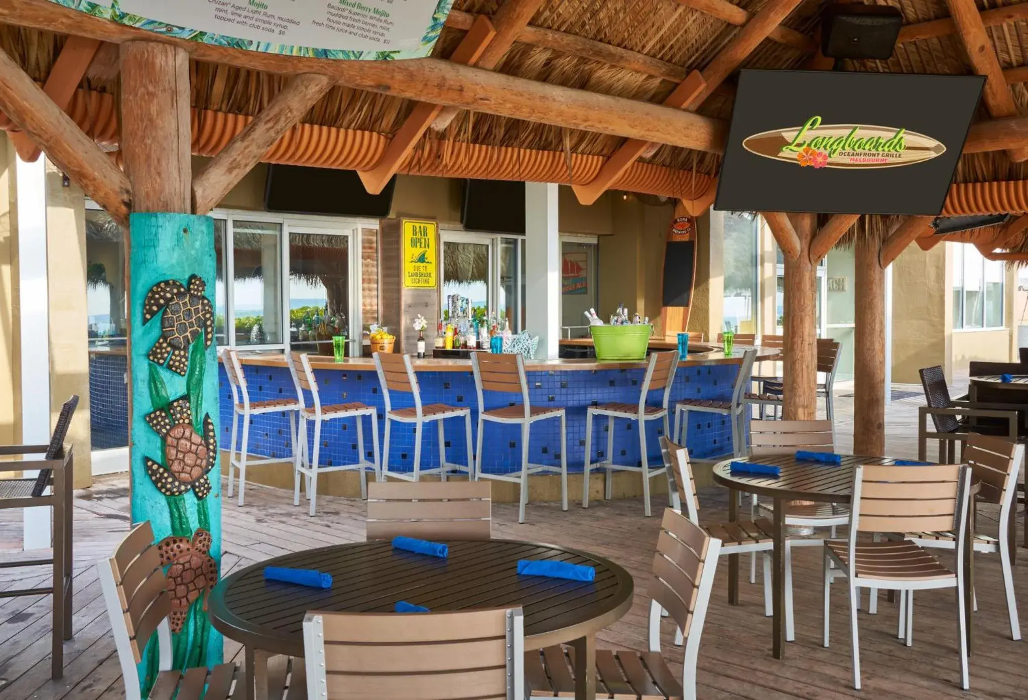 Lounge or bar in Crowne Plaza Melbourne-Oceanfront by IHG Lounge or bar in Crowne Plaza Melbourne-Oceanfront by IHG